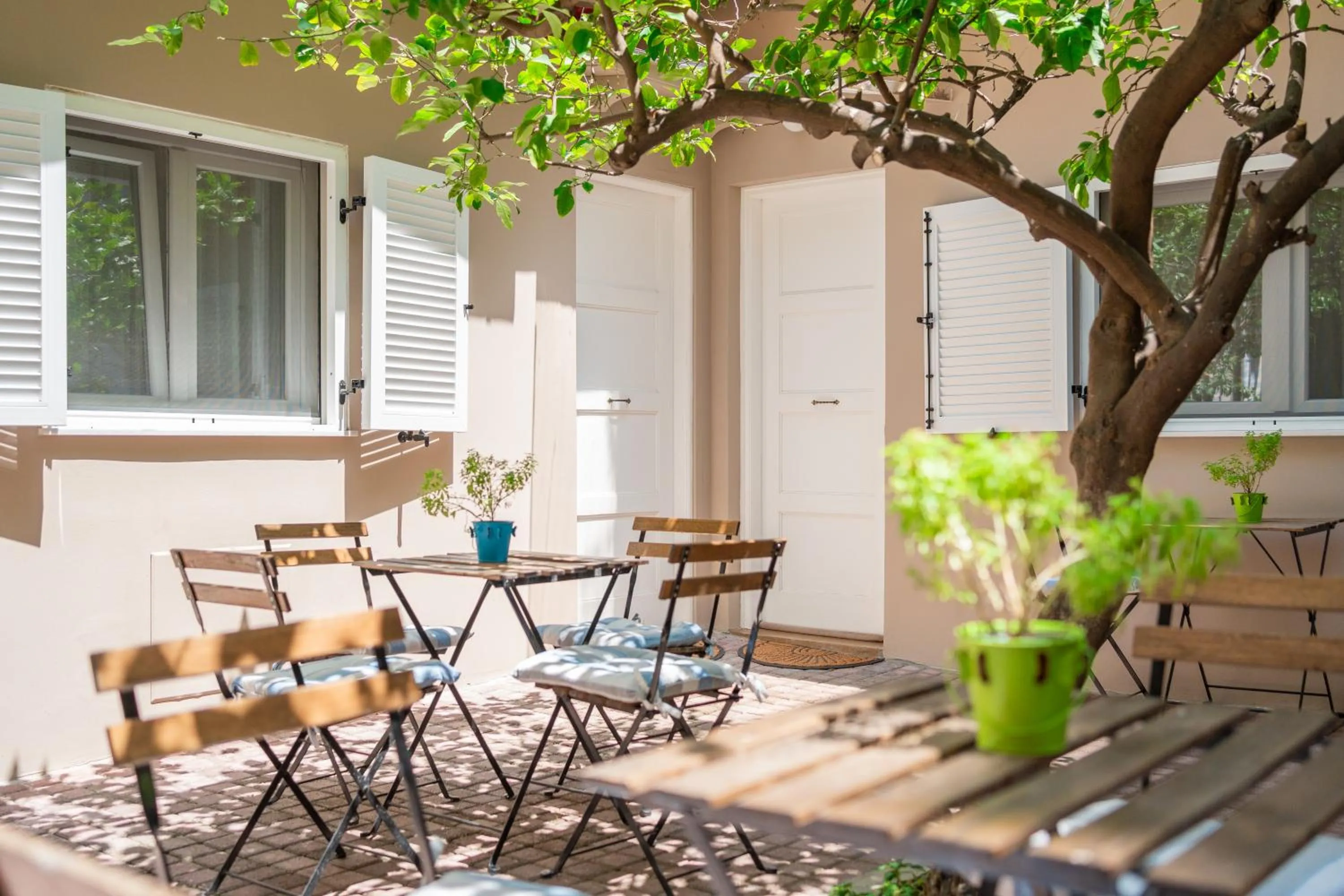 Day in The Koukaki Residence