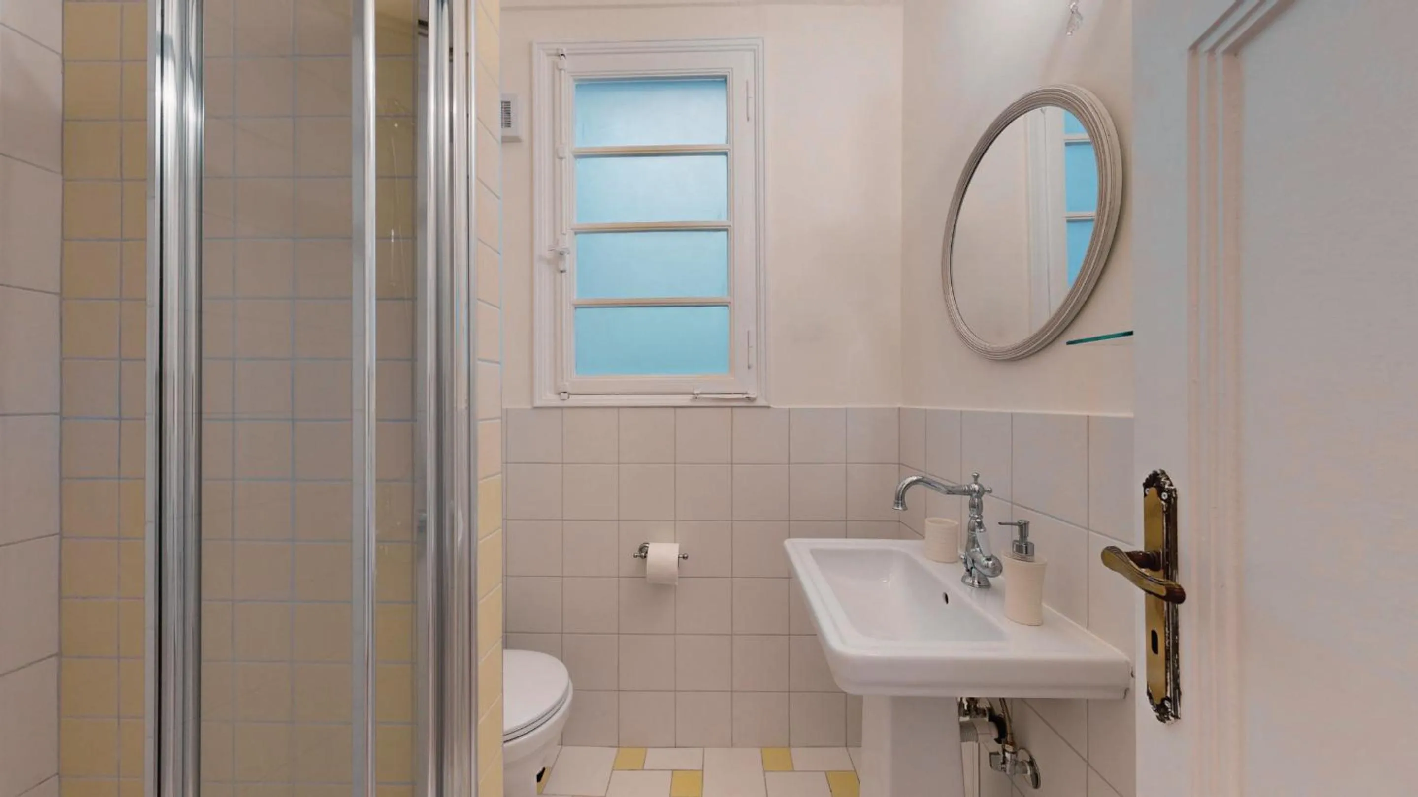 Shower in The Koukaki Residence