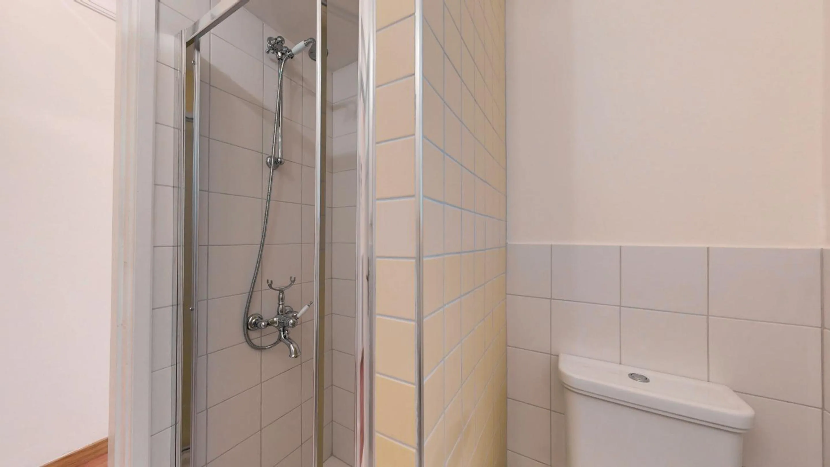 Shower in The Koukaki Residence