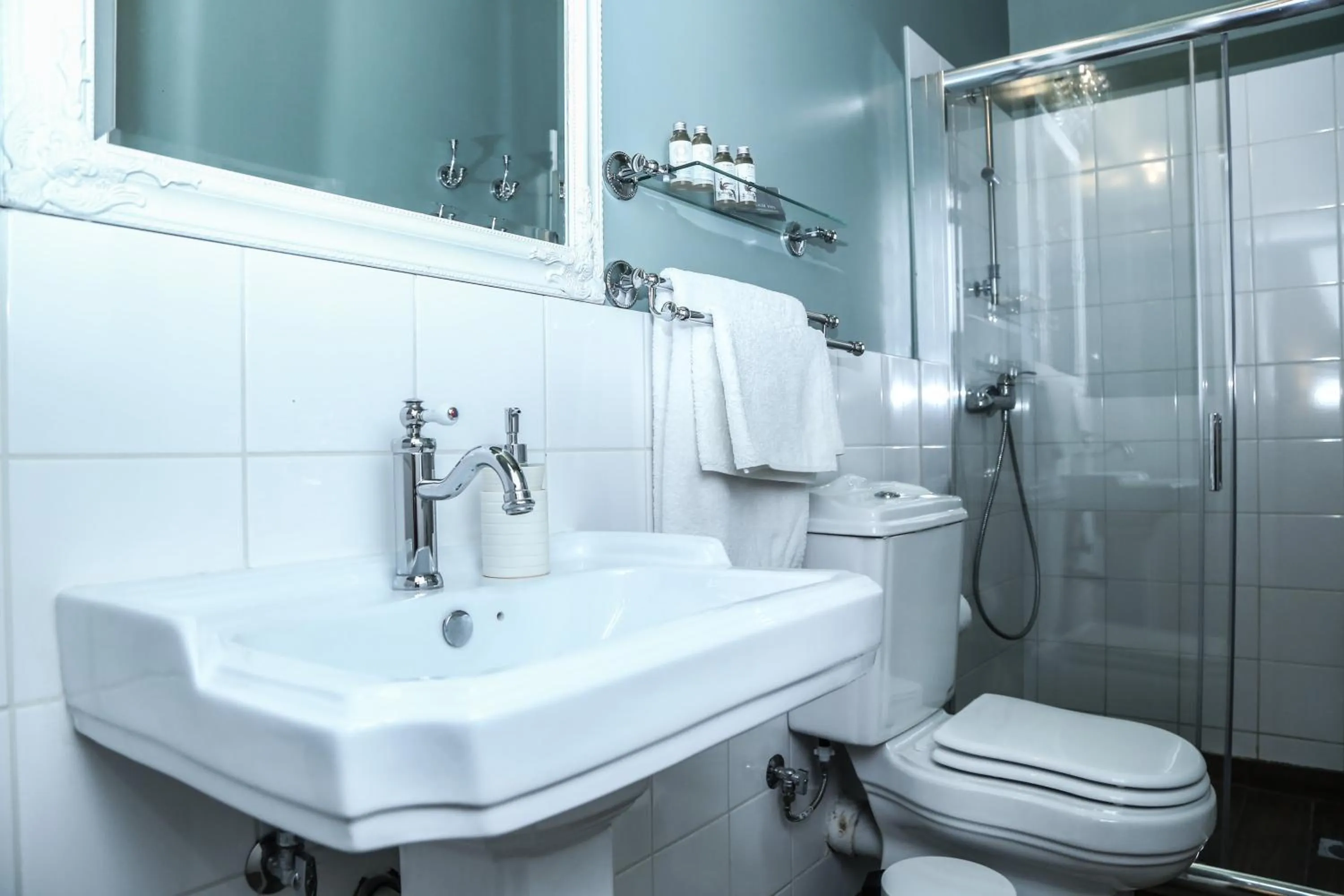 Shower in The Koukaki Residence