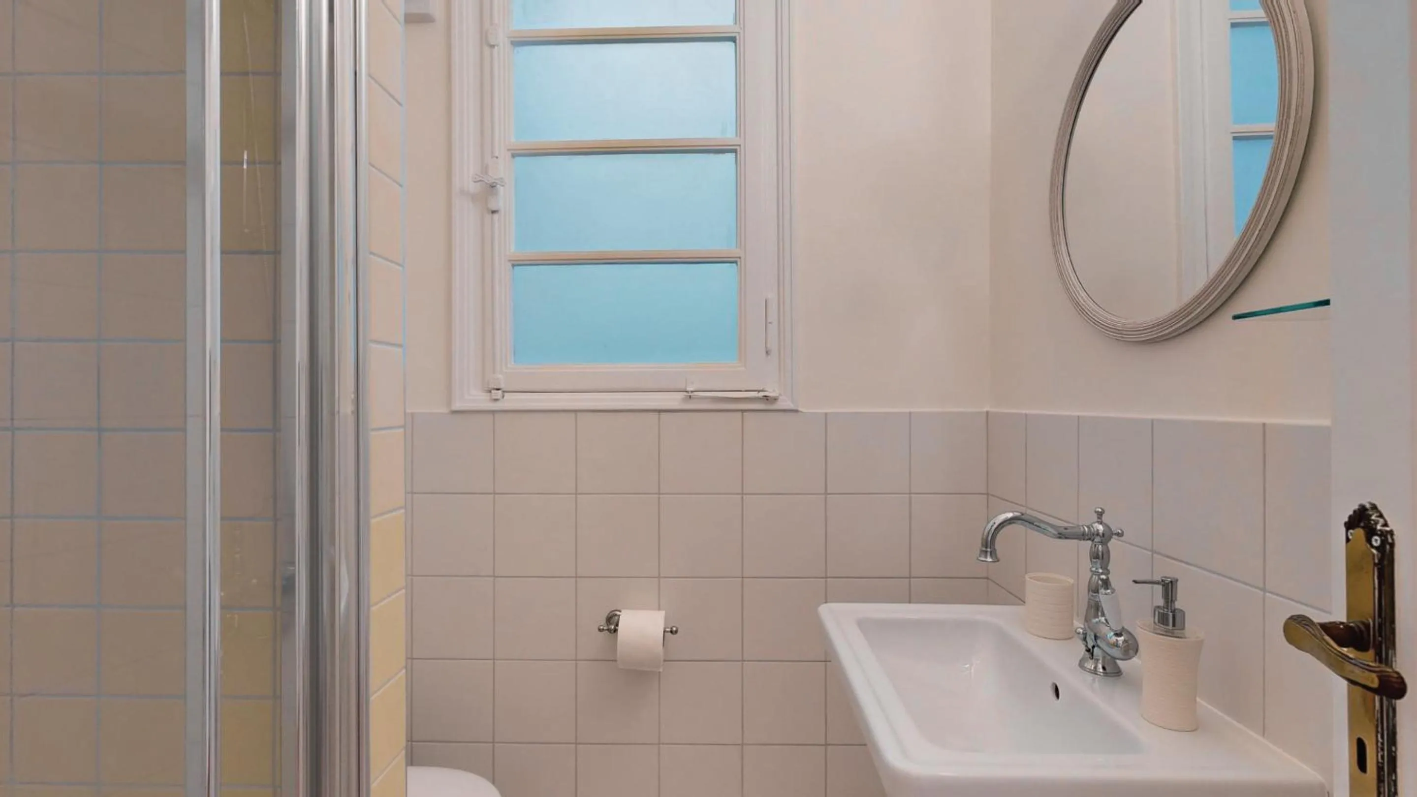 Bathroom in The Koukaki Residence