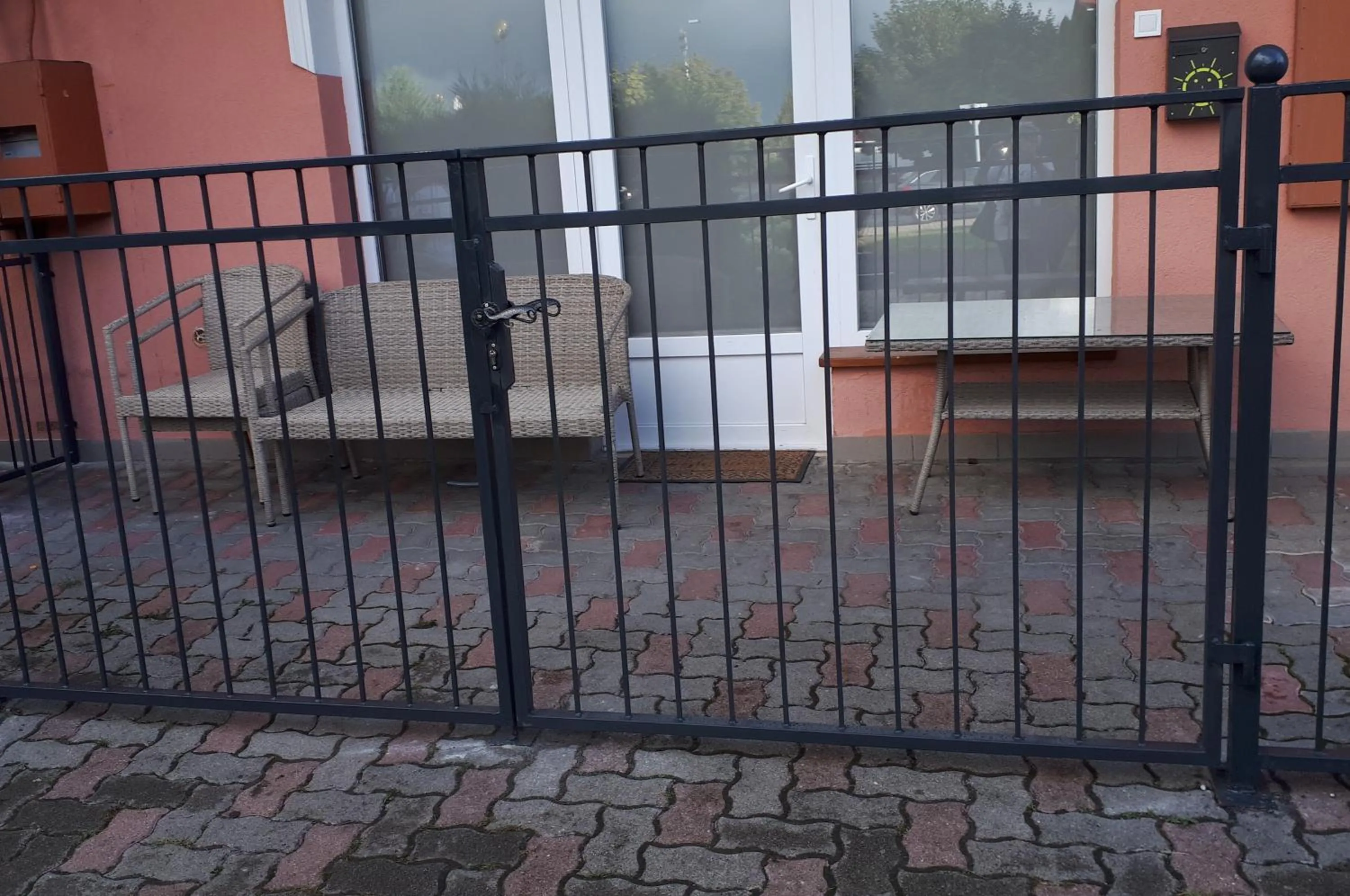 Facade/entrance in Kertvárosi Apartman