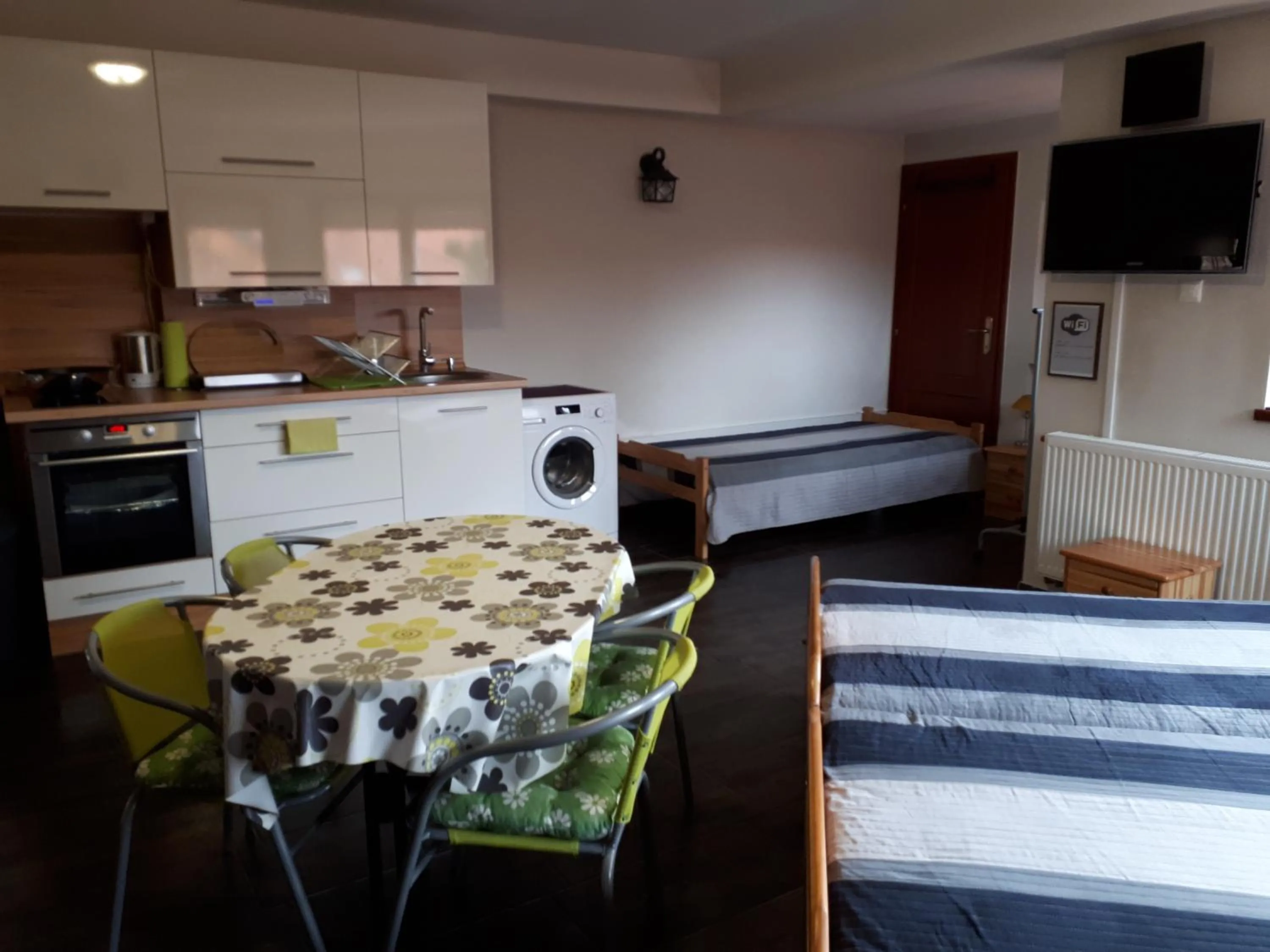 Kitchen or kitchenette in Kertvárosi Apartman