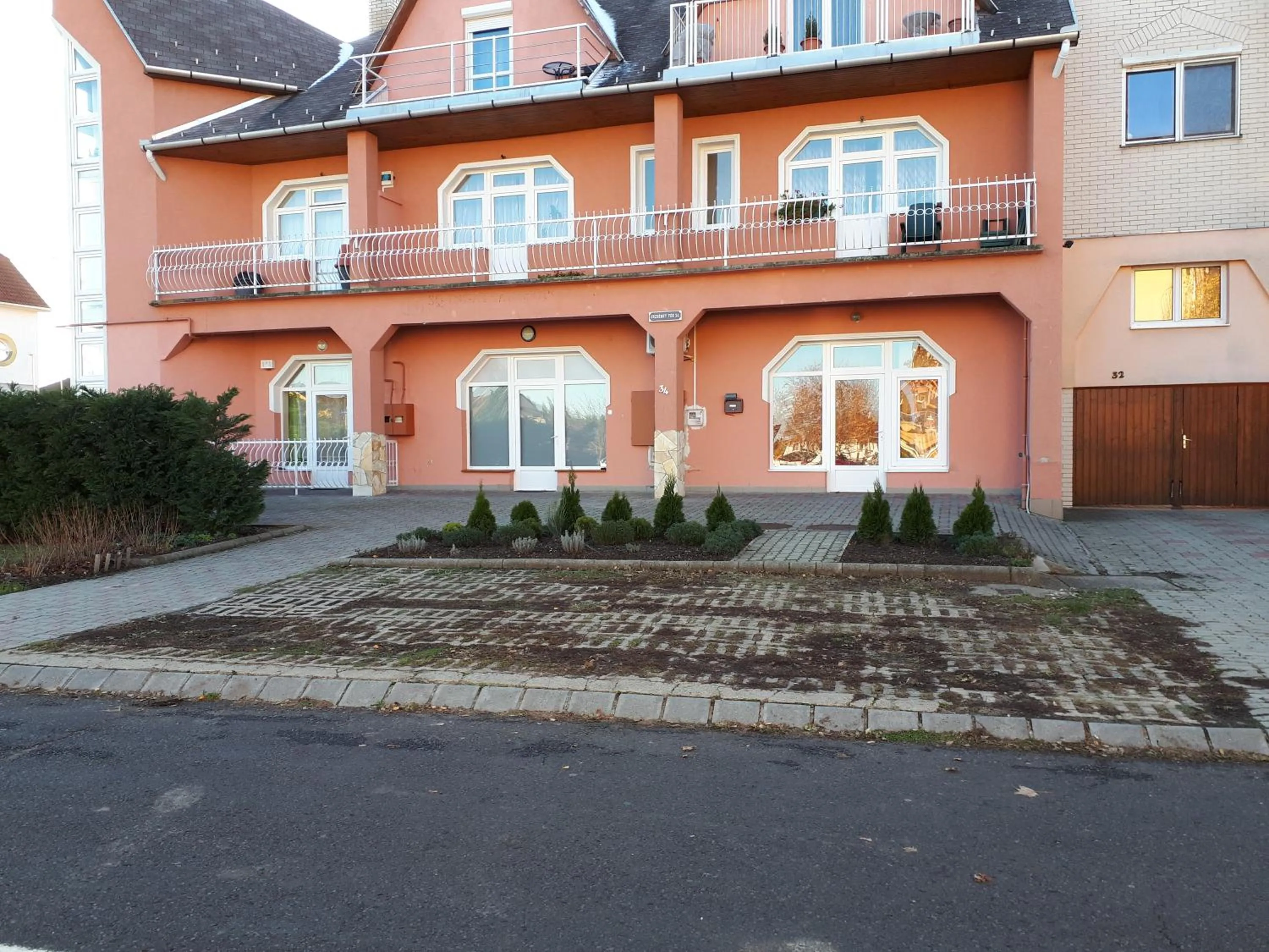 Property building in Kertvárosi Apartman