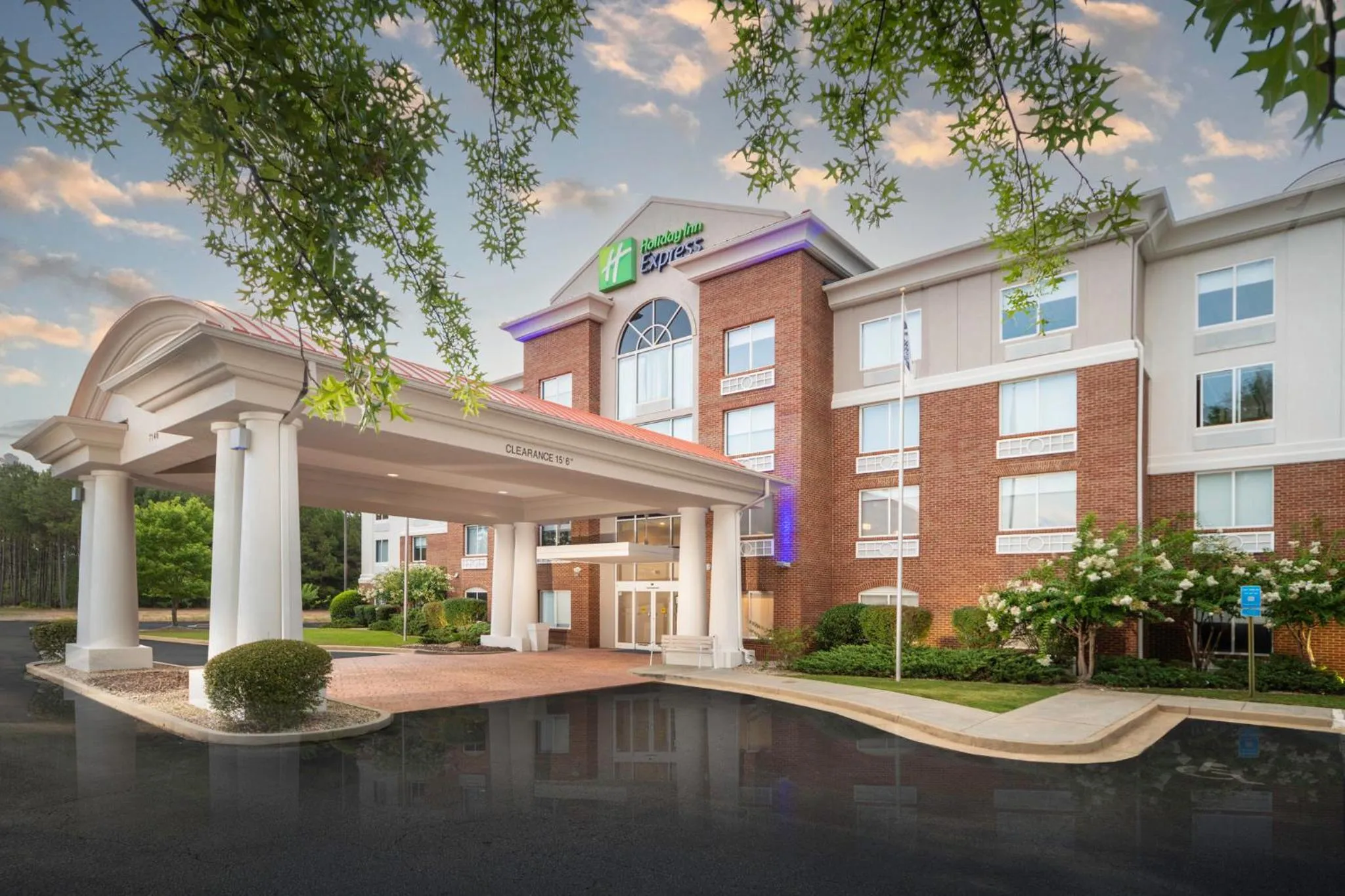 Property building in Holiday Inn Express and Suites Atlanta-Johns Creek by IHG