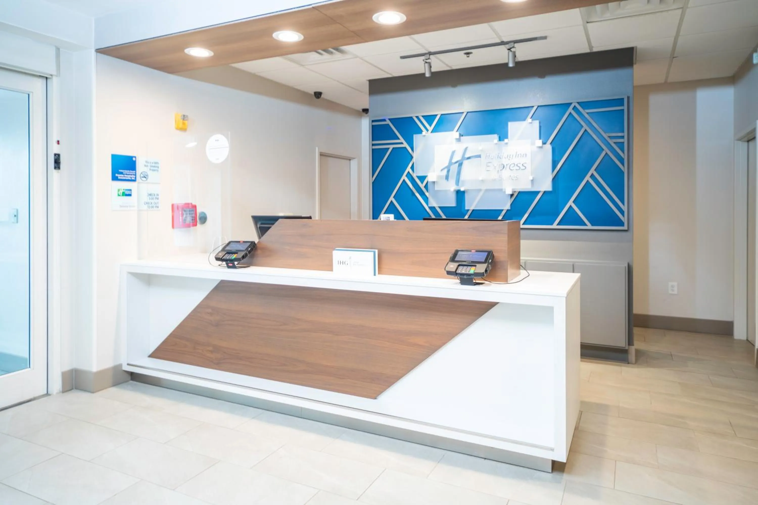 Lobby or reception in Holiday Inn Express and Suites Atlanta-Johns Creek by IHG