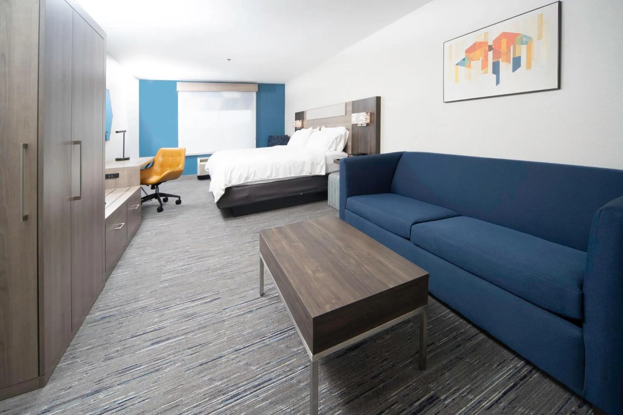 Photo of the whole room, Bed in Holiday Inn Express and Suites Atlanta-Johns Creek by IHG