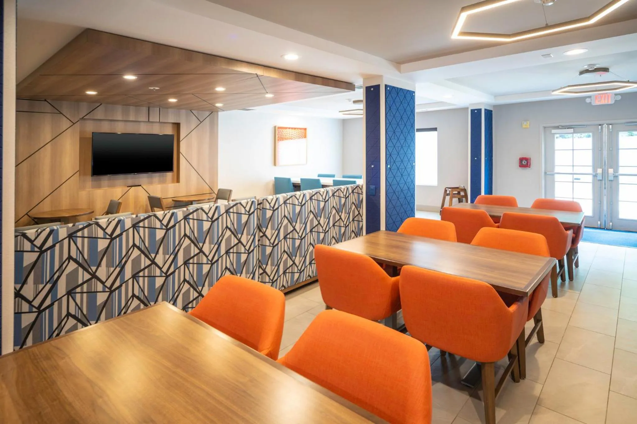 Breakfast in Holiday Inn Express and Suites Atlanta-Johns Creek by IHG