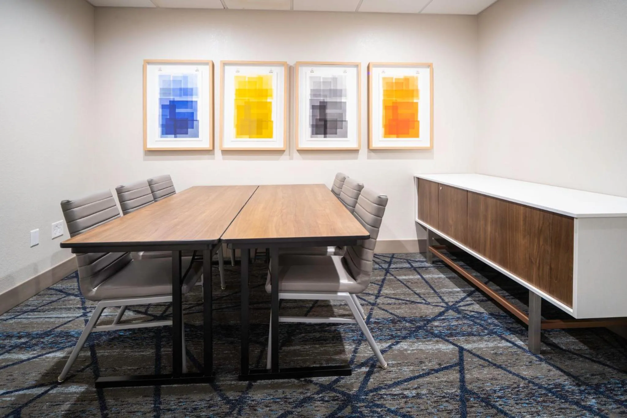 Meeting/conference room in Holiday Inn Express and Suites Atlanta-Johns Creek by IHG
