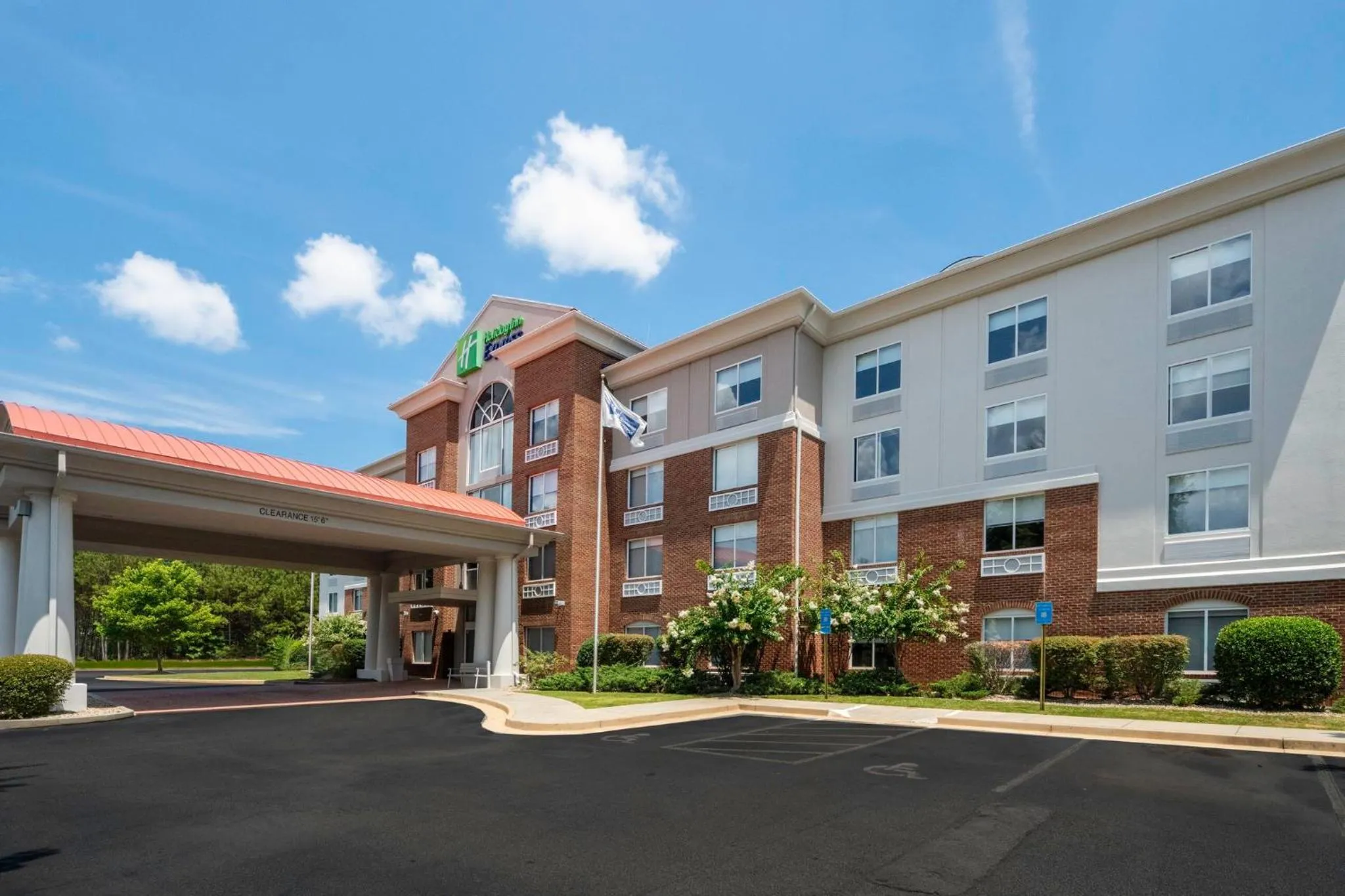 Property building in Holiday Inn Express and Suites Atlanta-Johns Creek by IHG