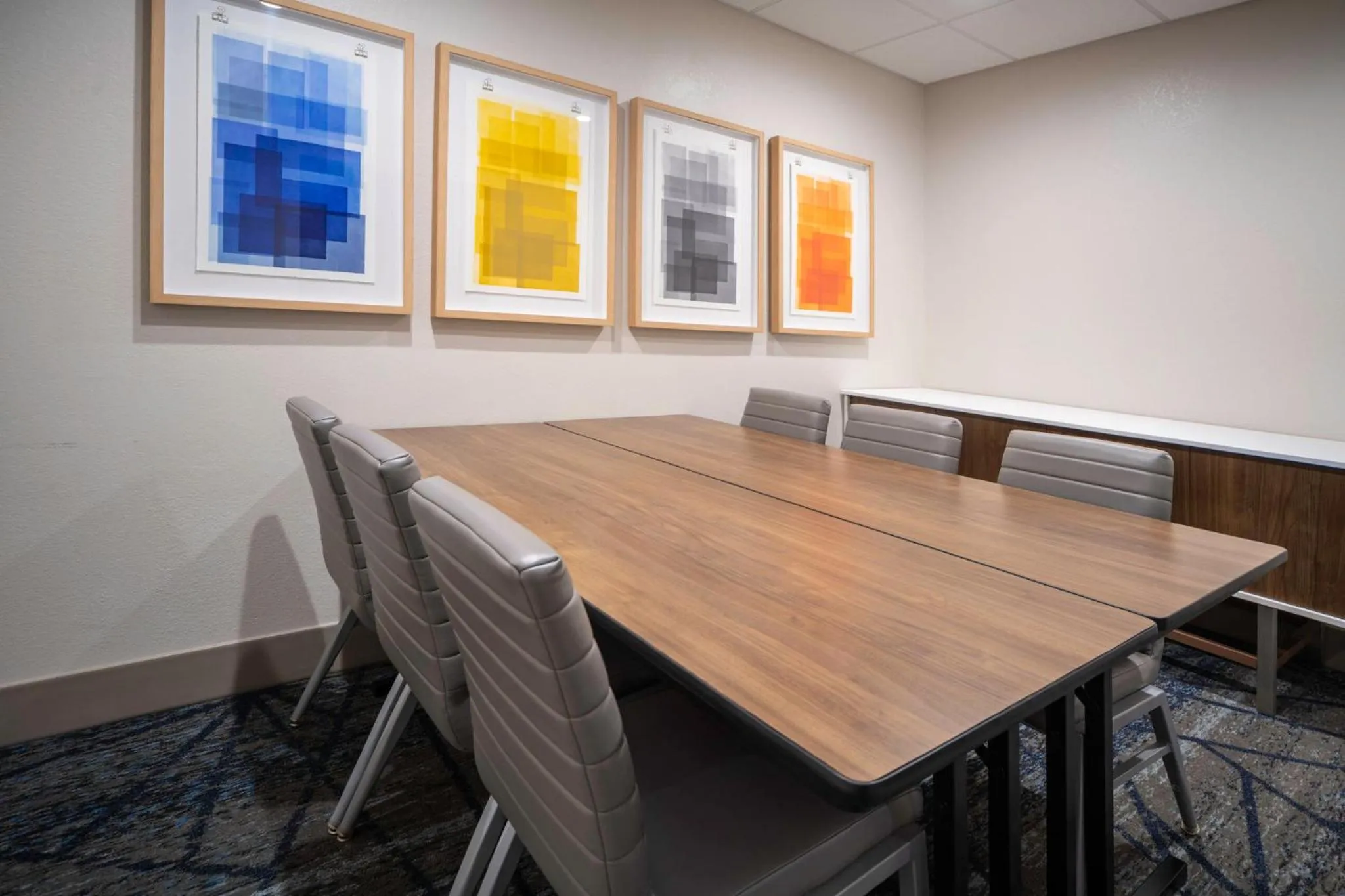 Meeting/conference room in Holiday Inn Express and Suites Atlanta-Johns Creek by IHG