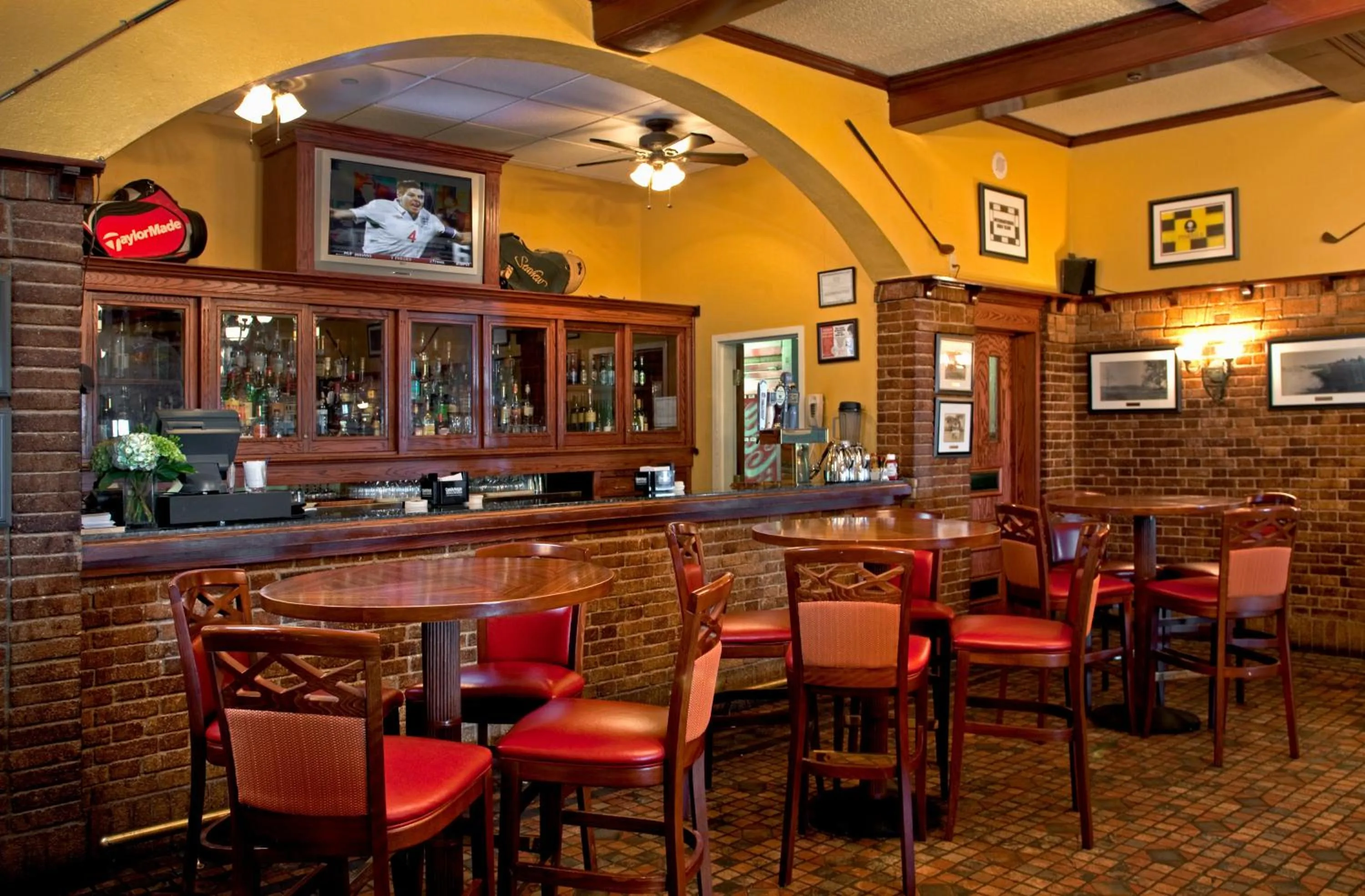 Lounge or bar in Seaview, A Dolce Hotel