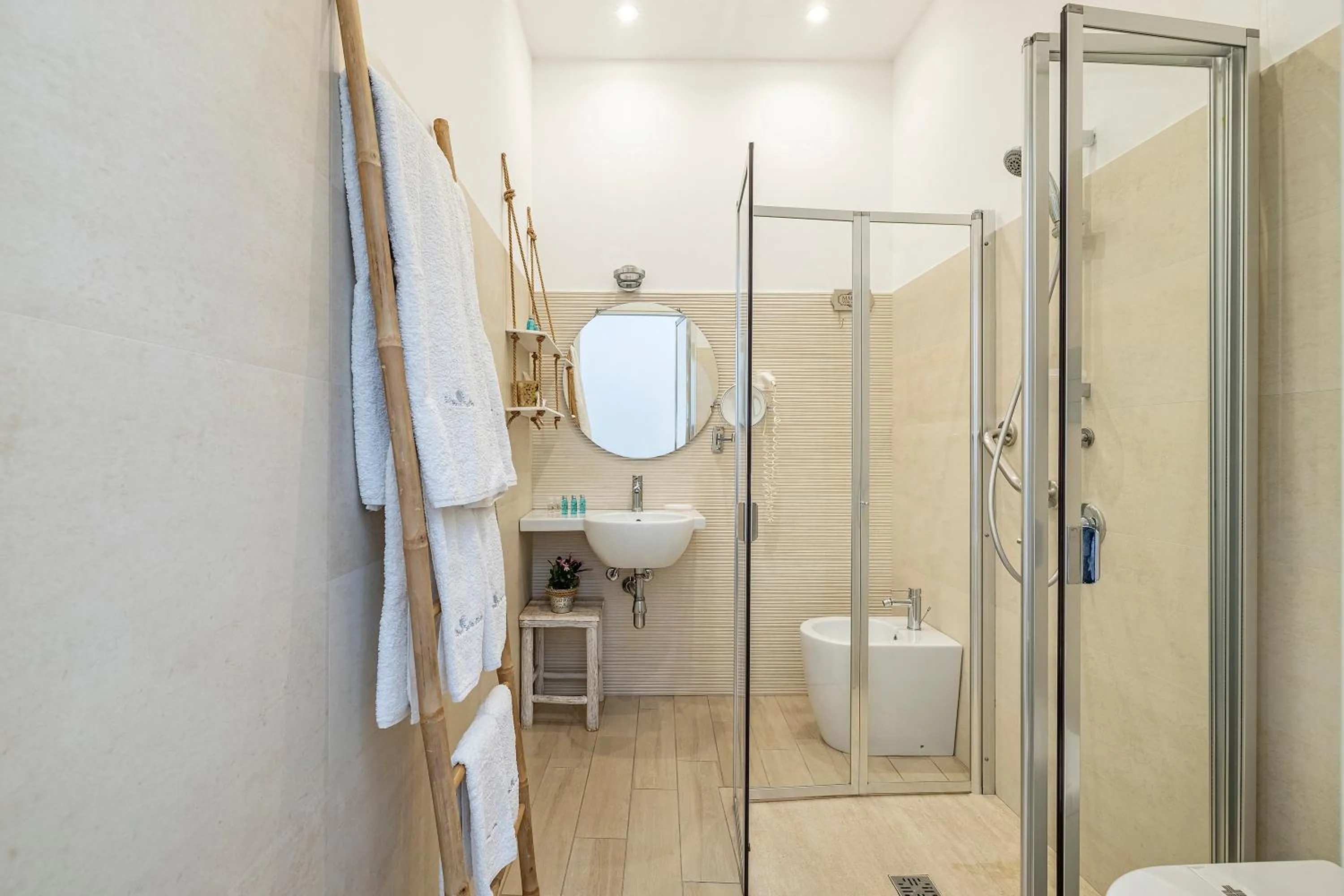 Shower in Hotel Soffio D'Estate