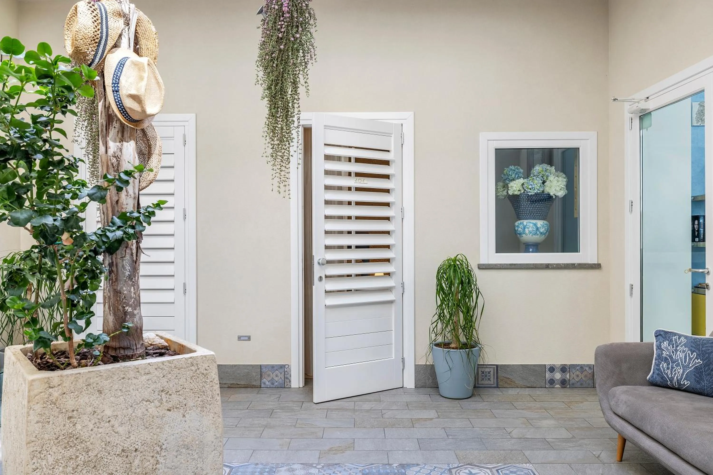 Inner courtyard view in Hotel Soffio D'Estate