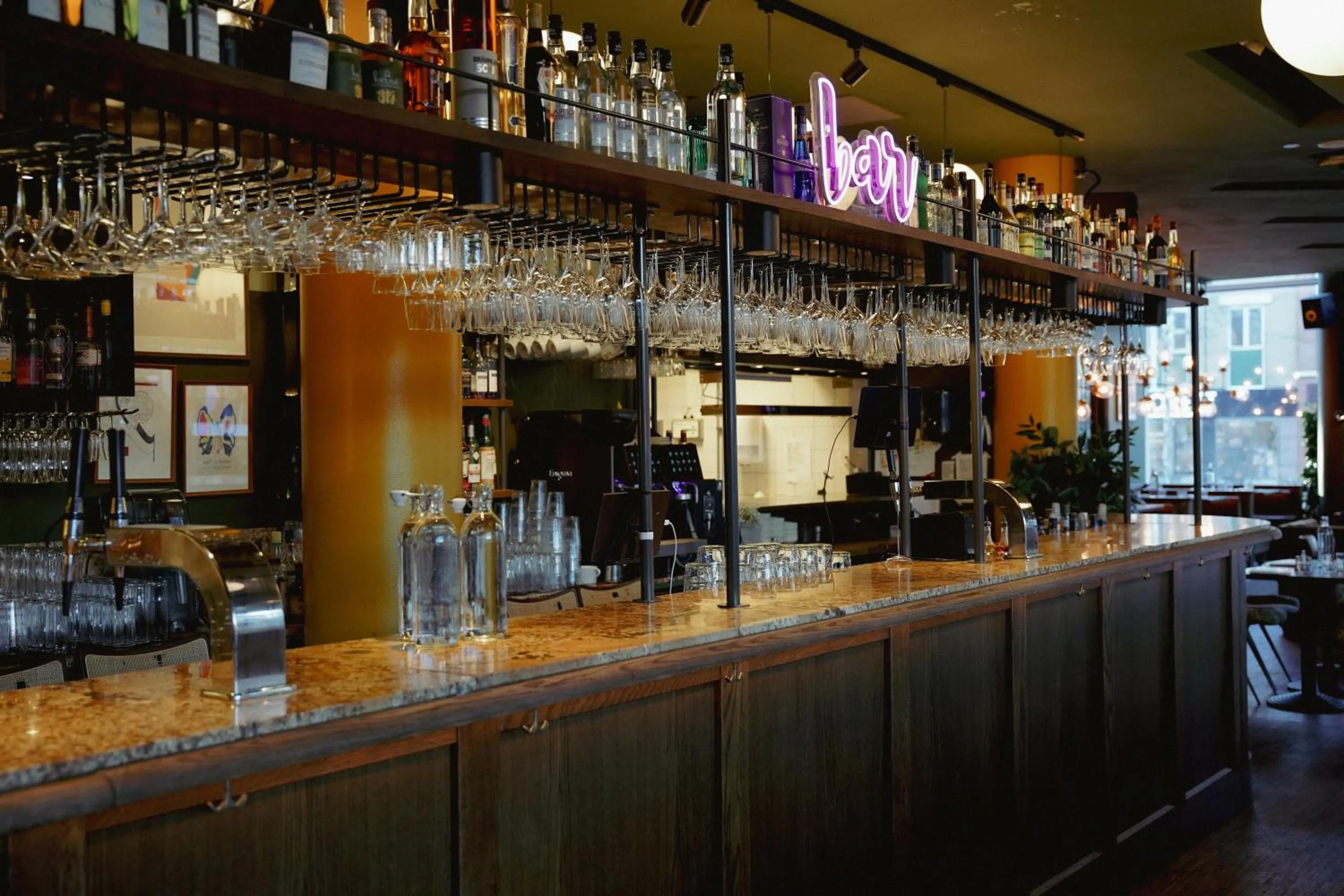 Restaurant/places to eat in Comfort Hotel Winn