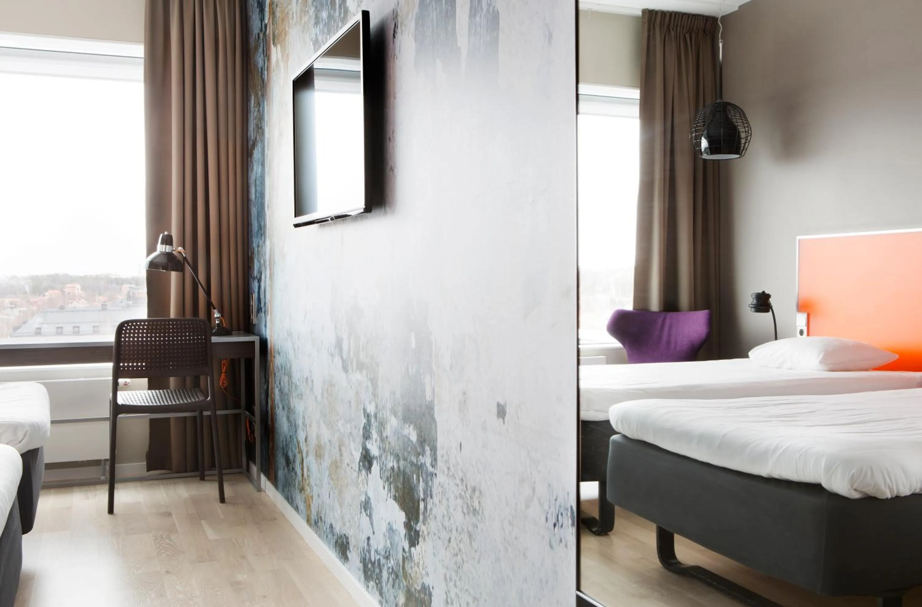 Toilet, Bed in Comfort Hotel Winn