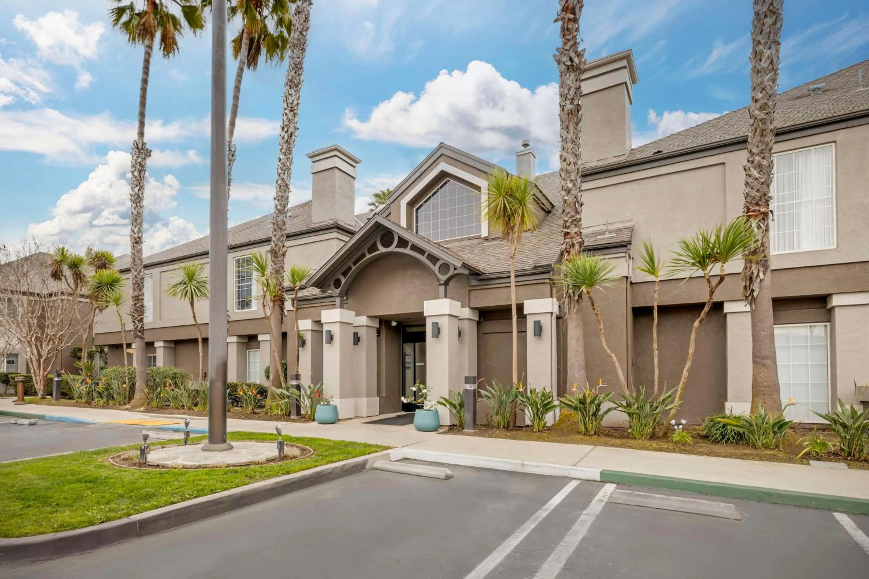 Property building in Sonesta ES Suites Torrance Redondo Beach