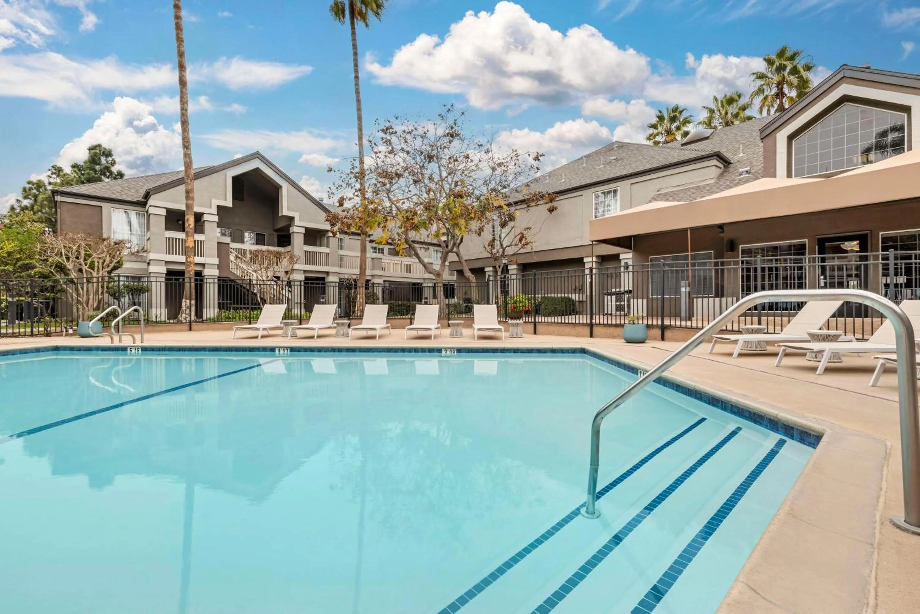 Beach in Sonesta ES Suites Torrance Redondo Beach
