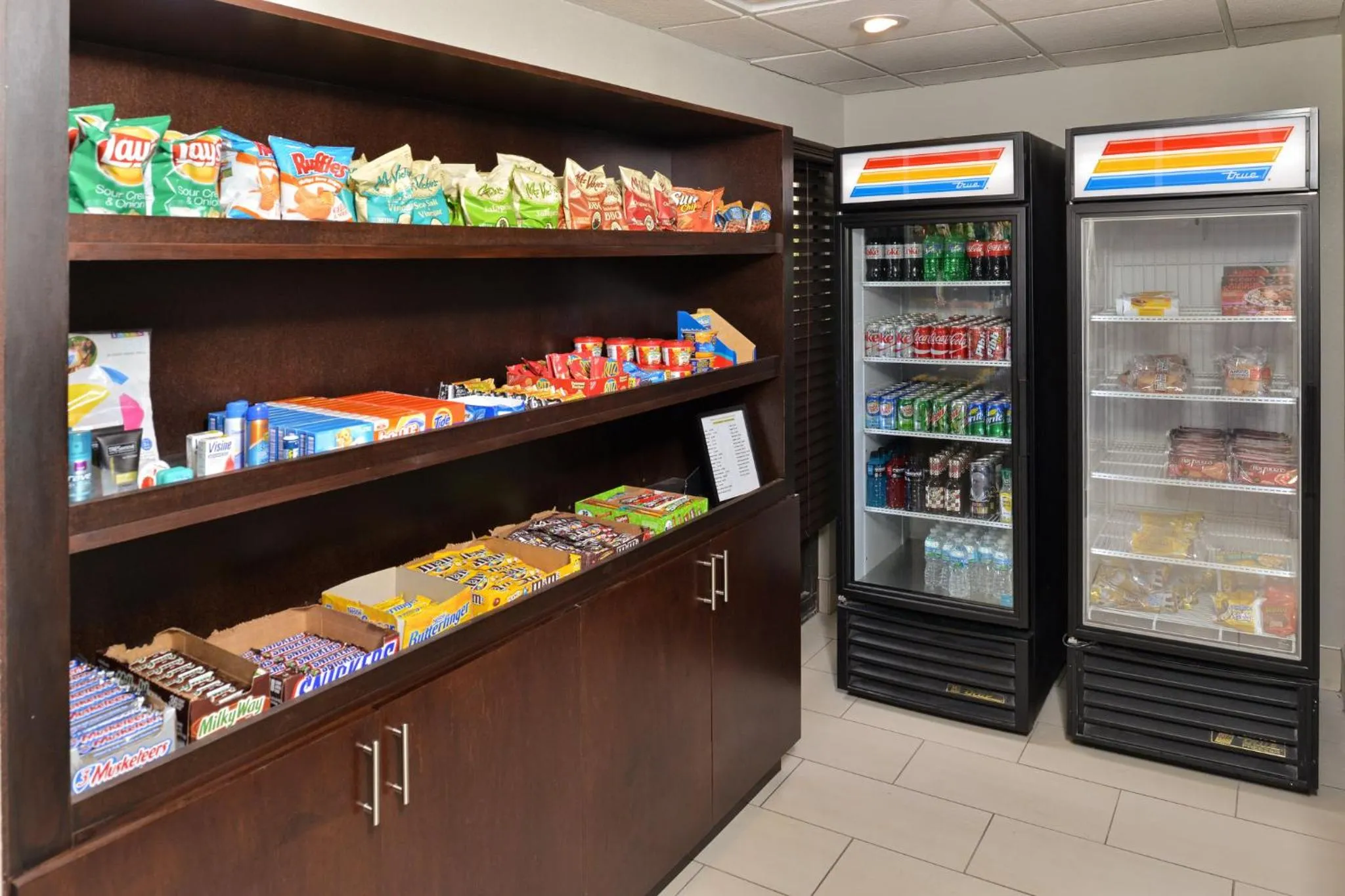 Lobby or reception in Holiday Inn Express Hotel & Suites Tampa-Rocky Point Island by IHG