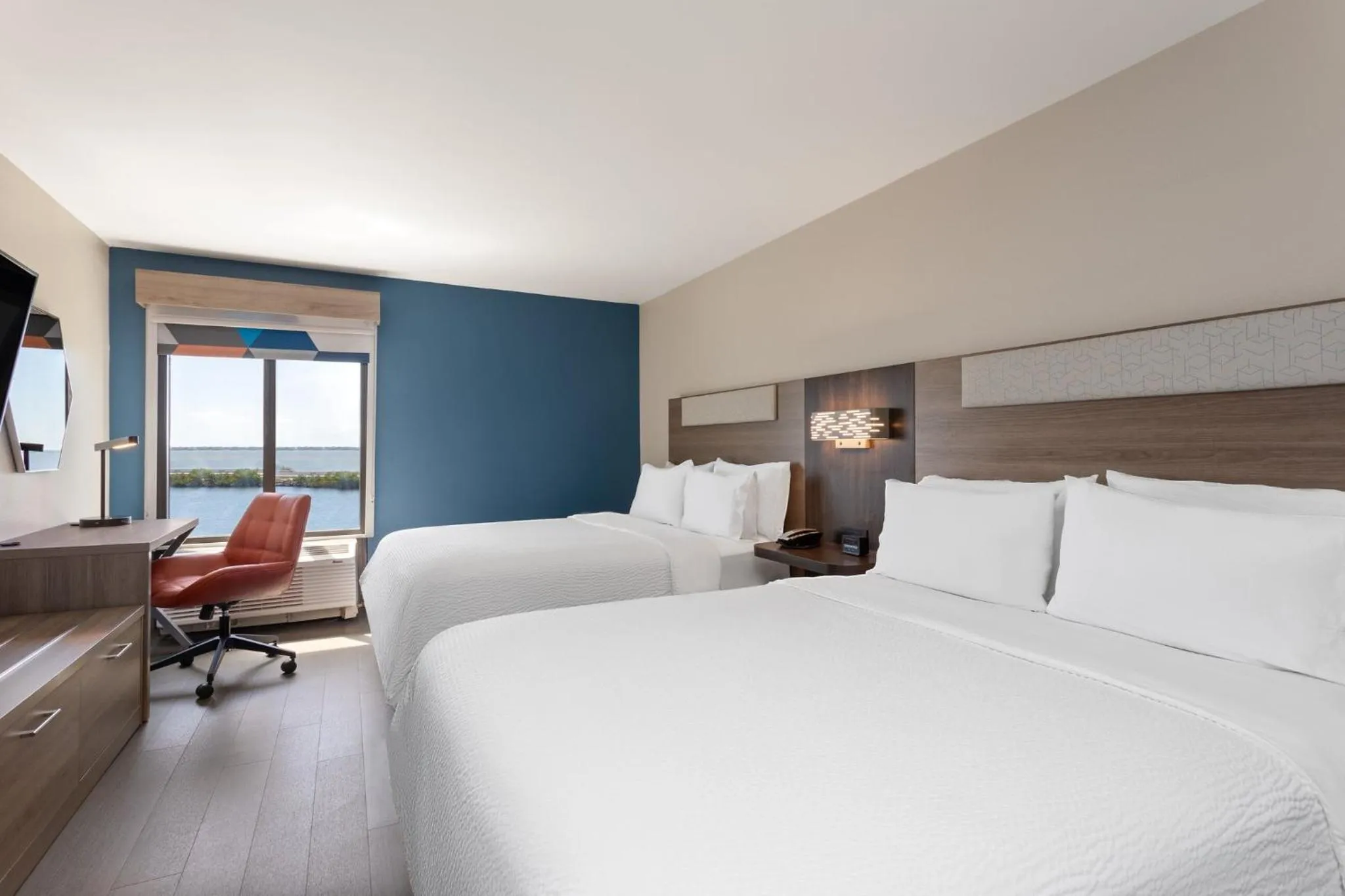 Photo of the whole room, Bed in Holiday Inn Express Hotel & Suites Tampa-Rocky Point Island by IHG
