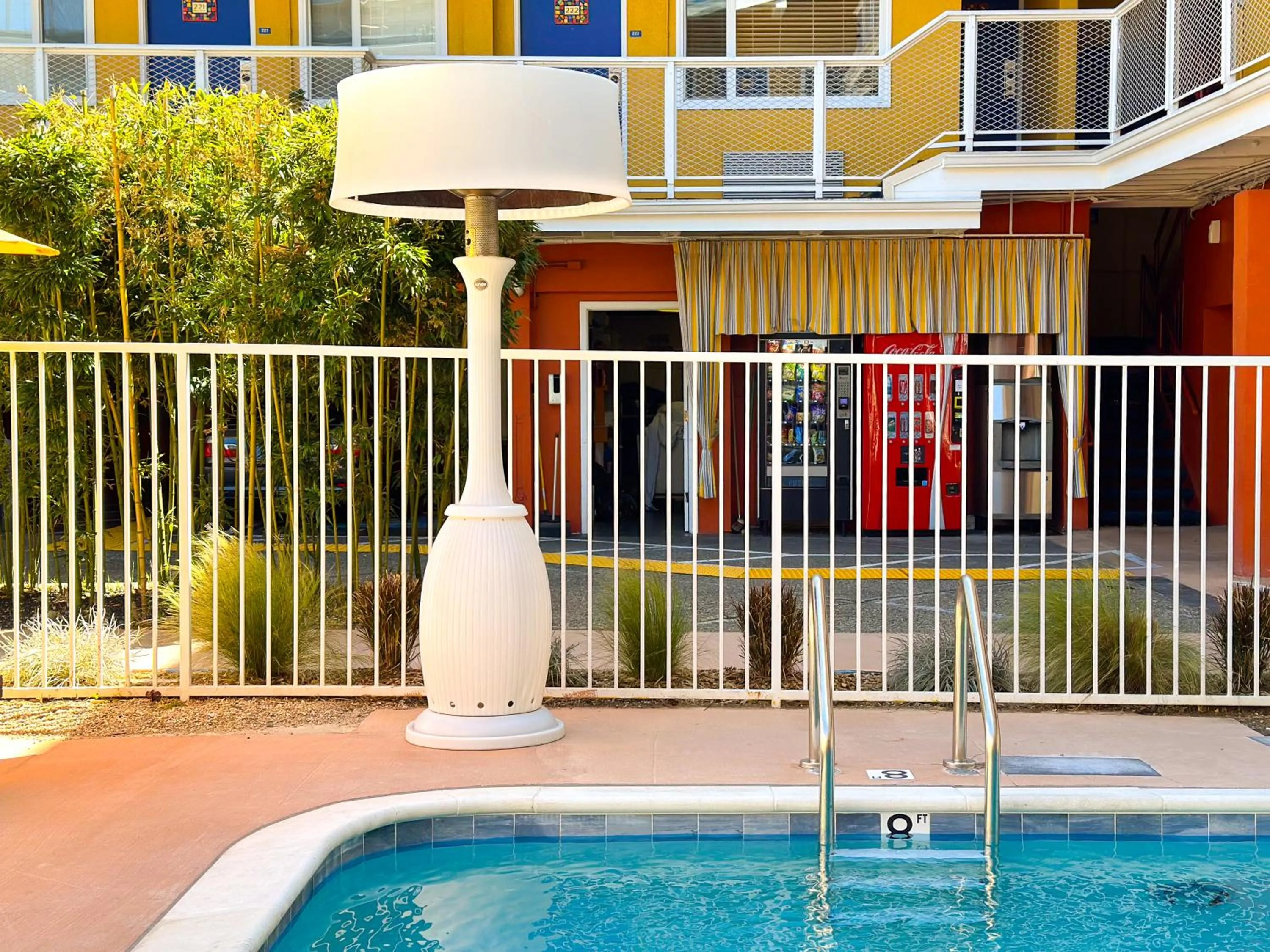 Swimming pool in Hotel Del Sol