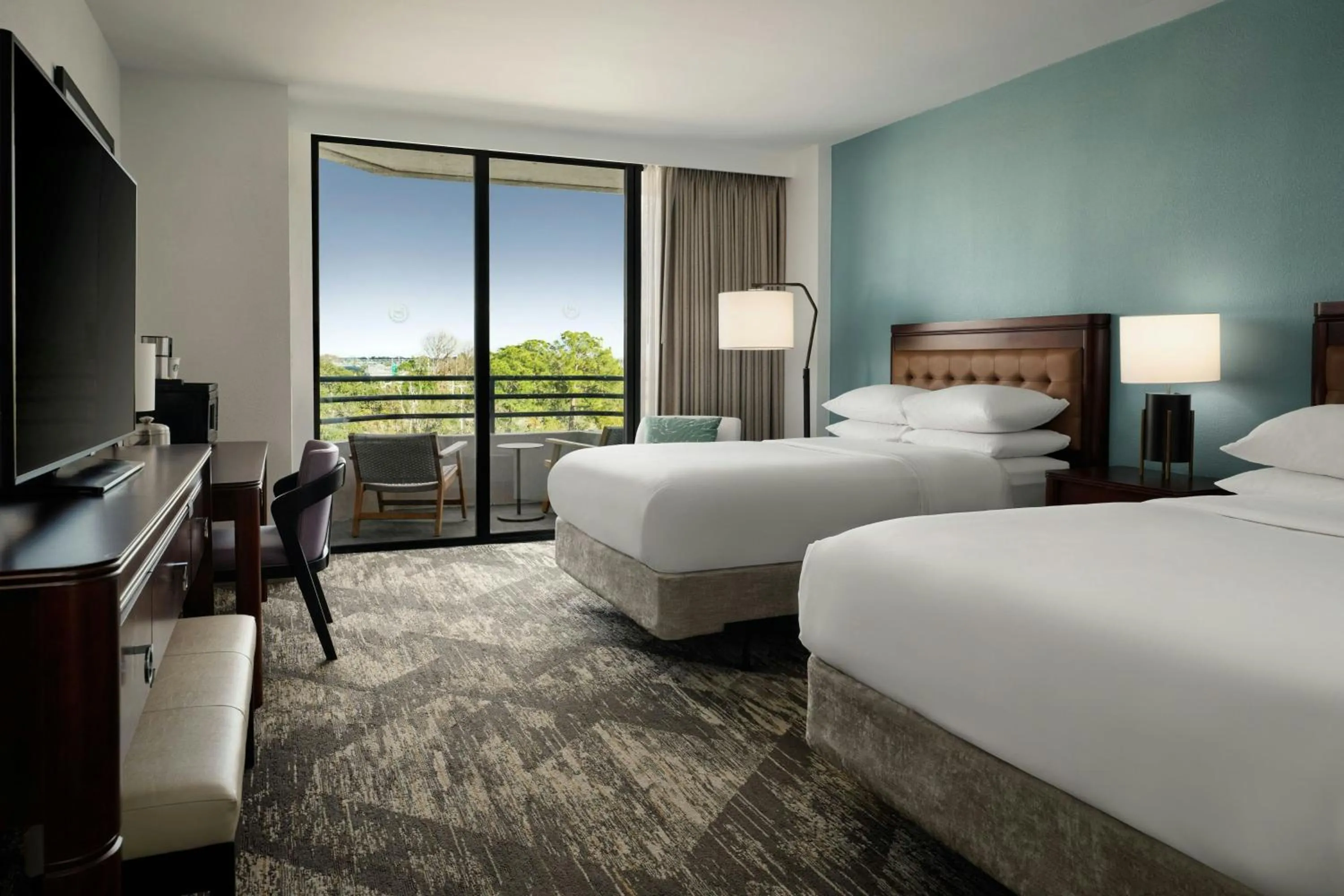 Photo of the whole room, Bed in Sheraton Tampa Brandon Hotel