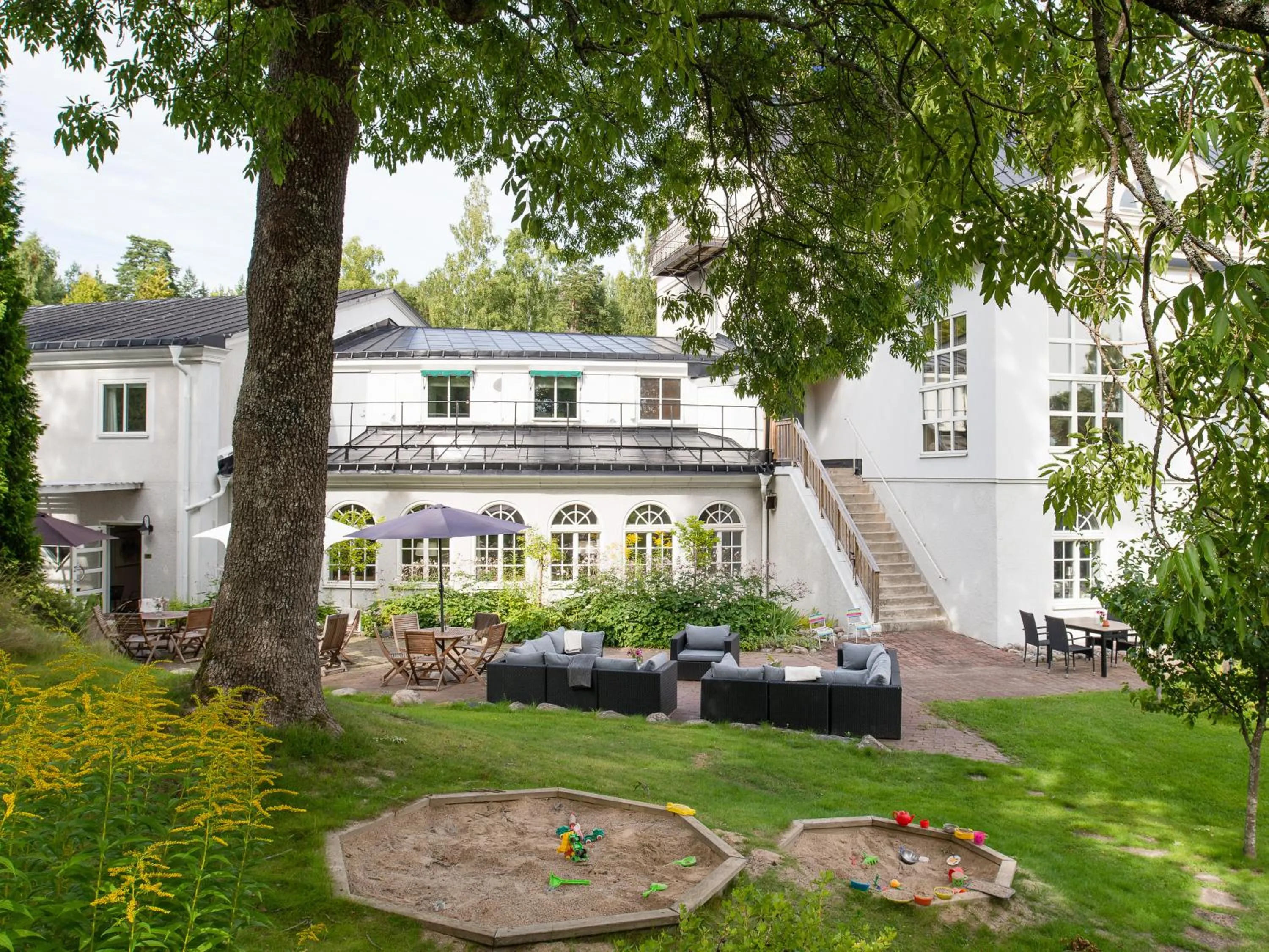 Property building in Blommenhof Hotel