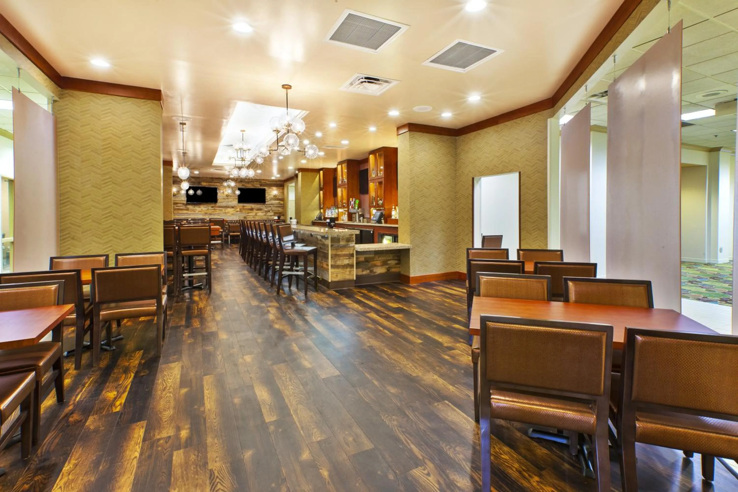 Restaurant/places to eat in Holiday Inn & Suites Bolingbrook by IHG