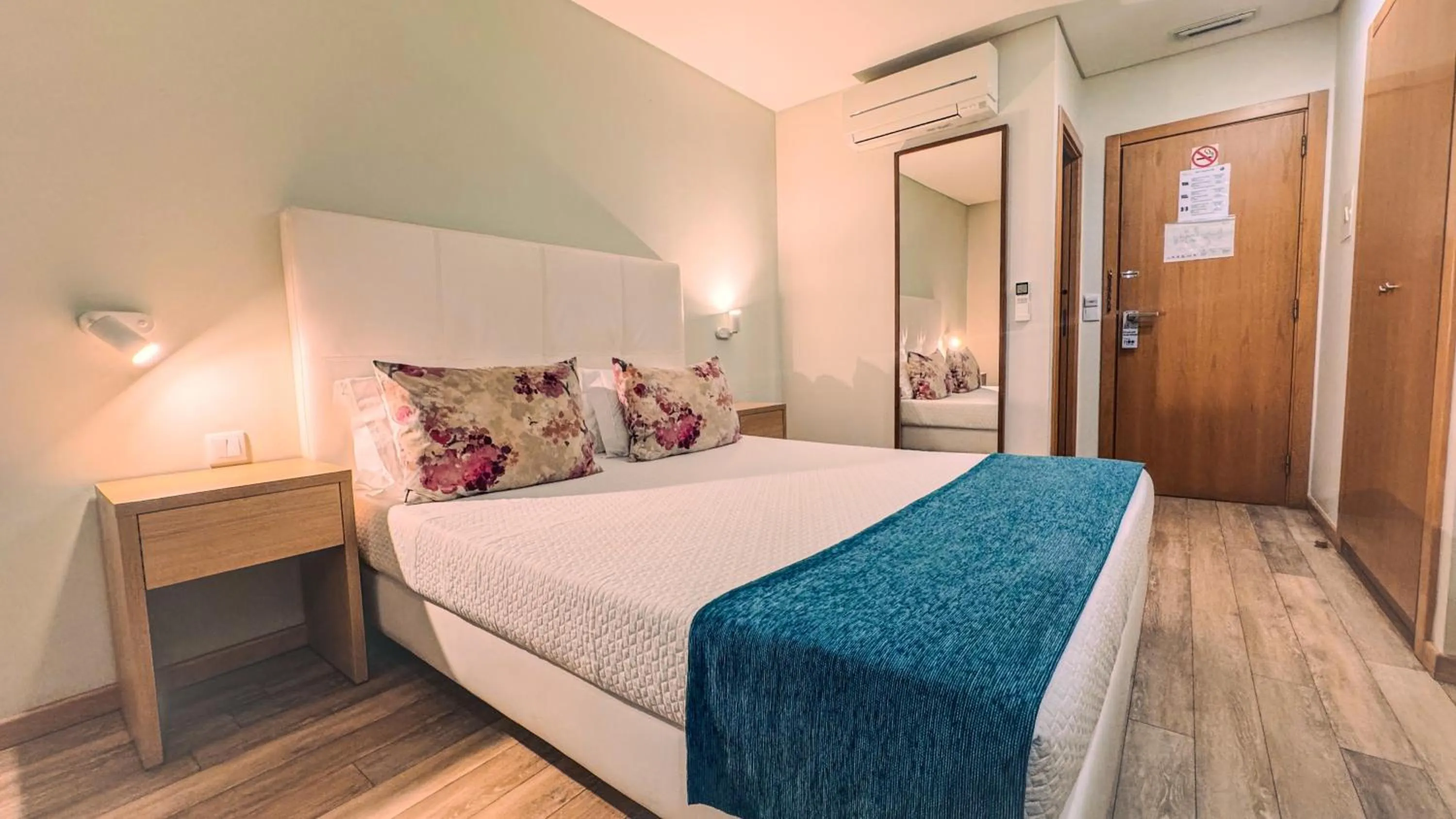 Bedroom, Bed in Sea Garden Peniche