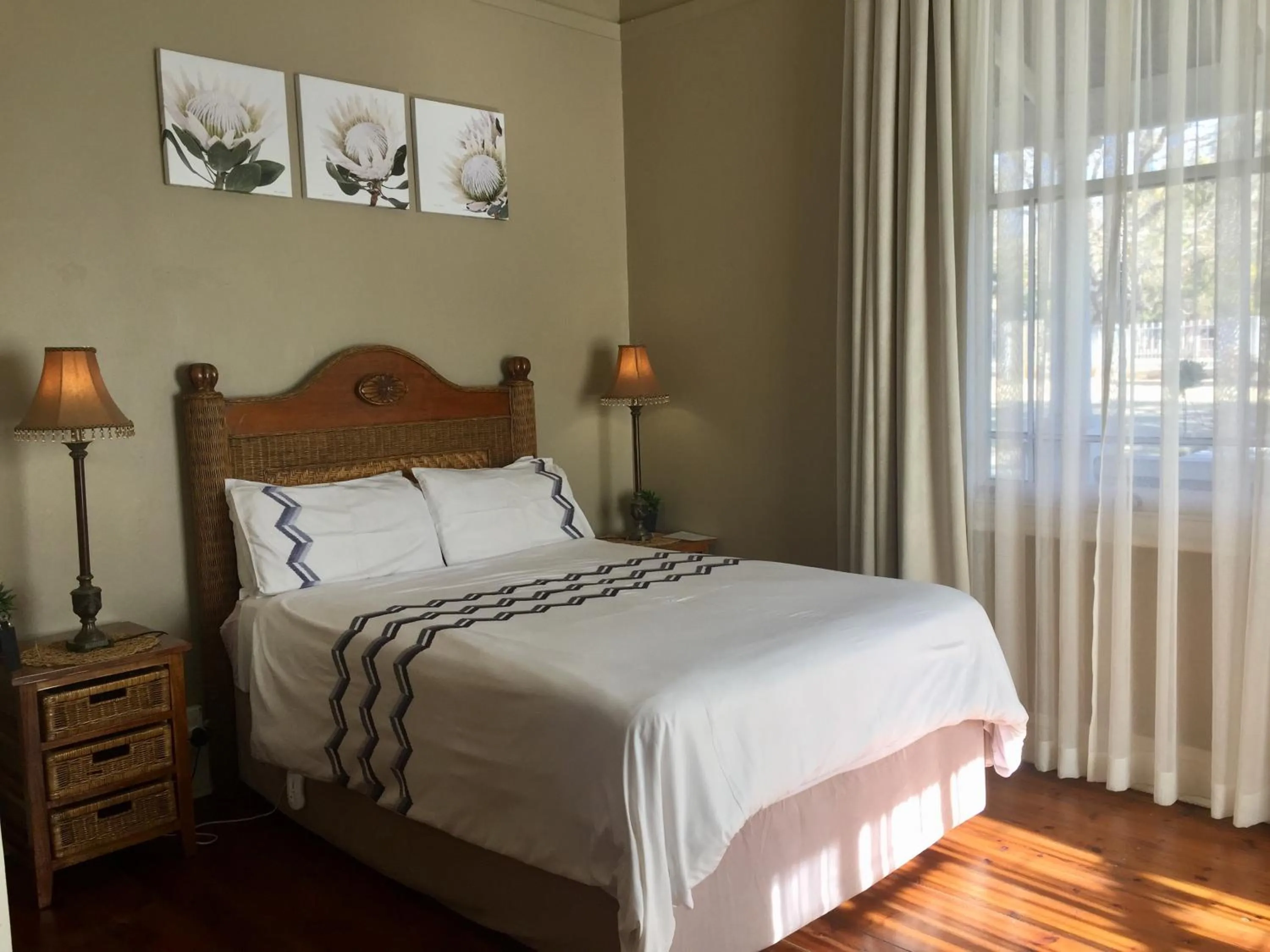 Bedroom, Bed in khaya4u Guesthouse