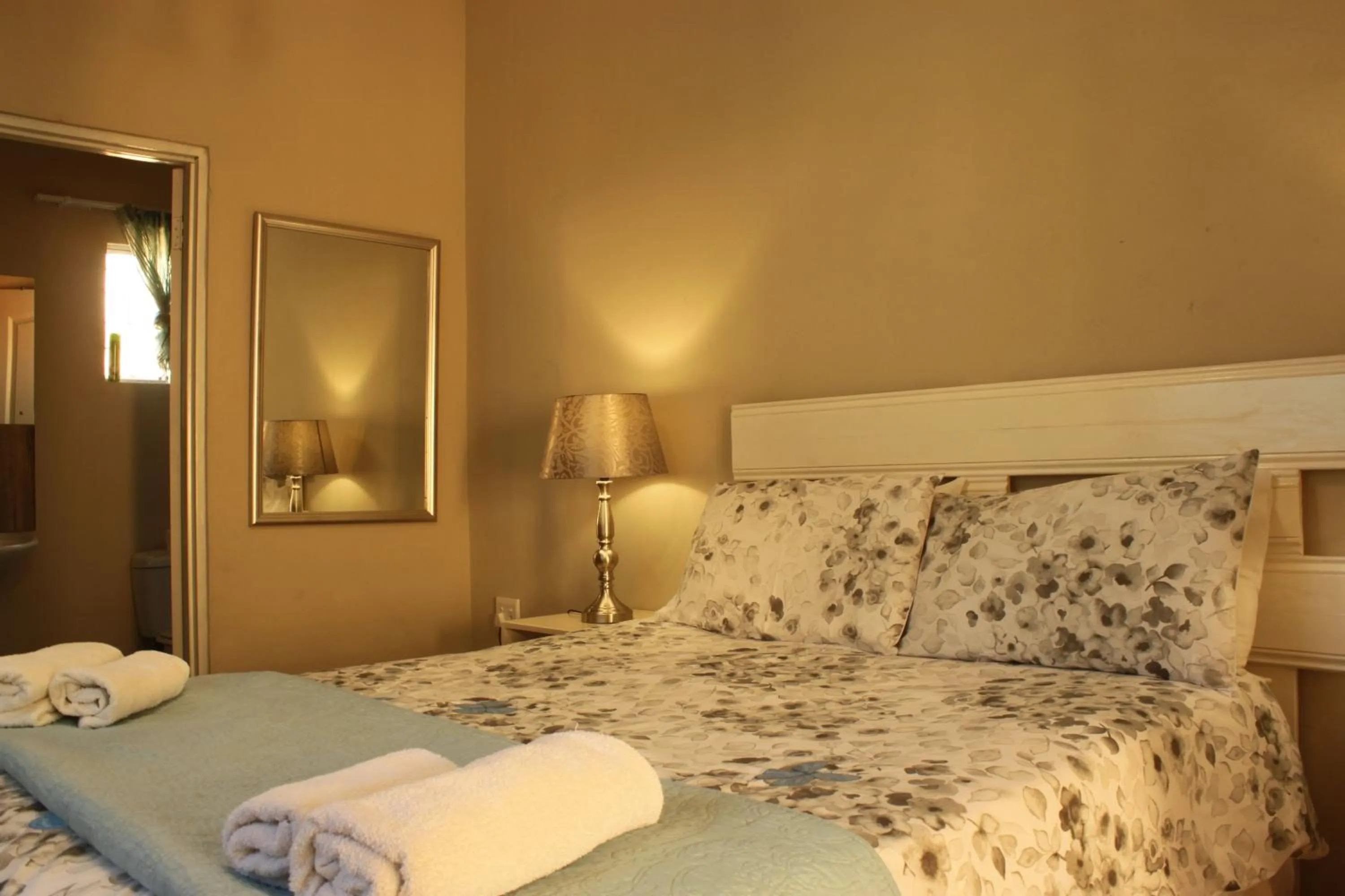 Bed in khaya4u Guesthouse