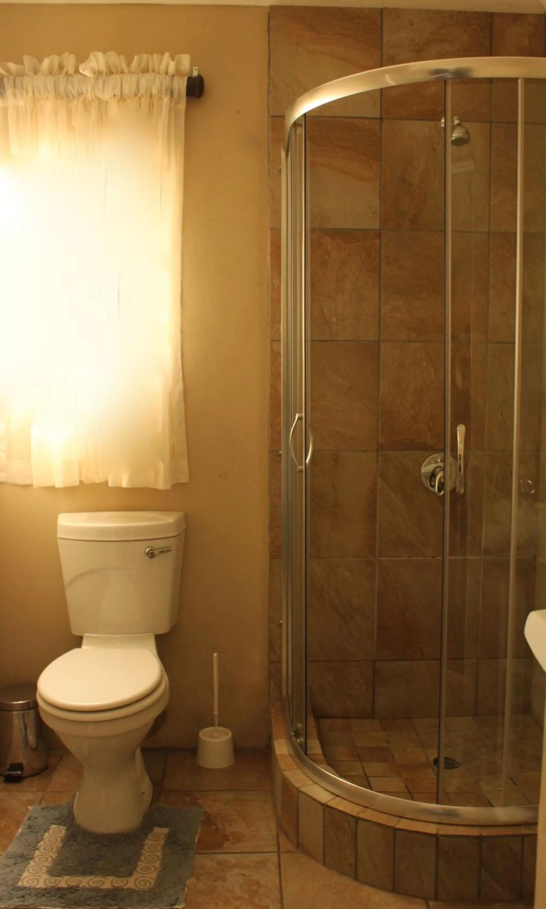 Shower in khaya4u Guesthouse