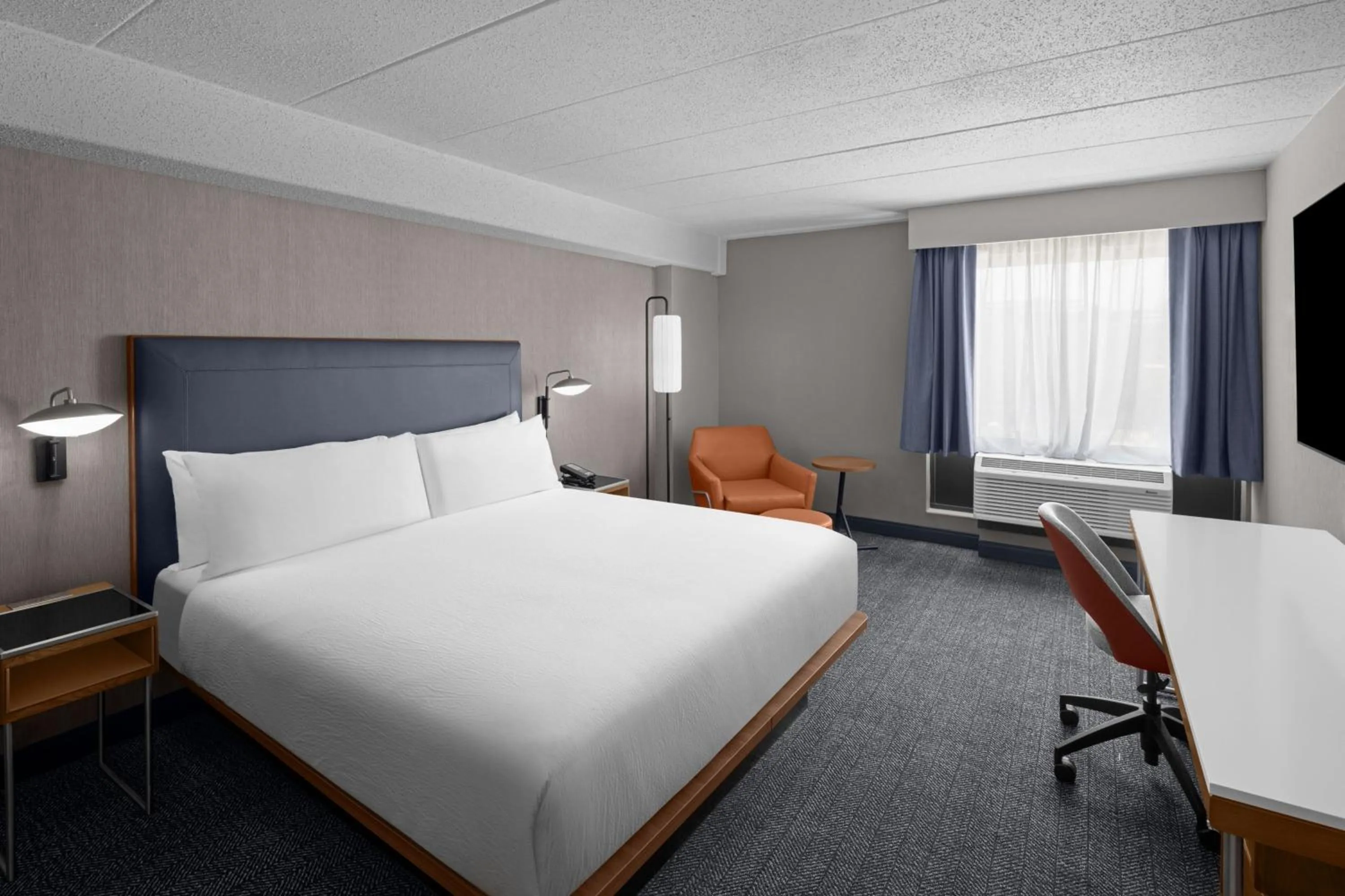 Photo of the whole room, Bed in Wyndham Pittsburgh University Center