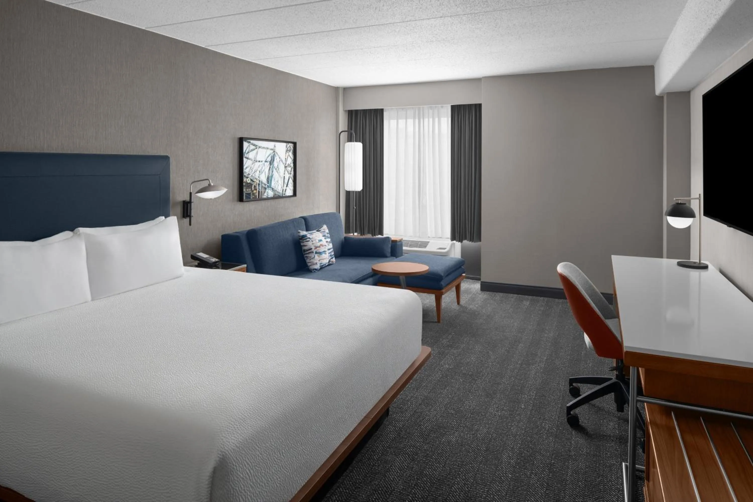 Photo of the whole room, Bed in Wyndham Pittsburgh University Center