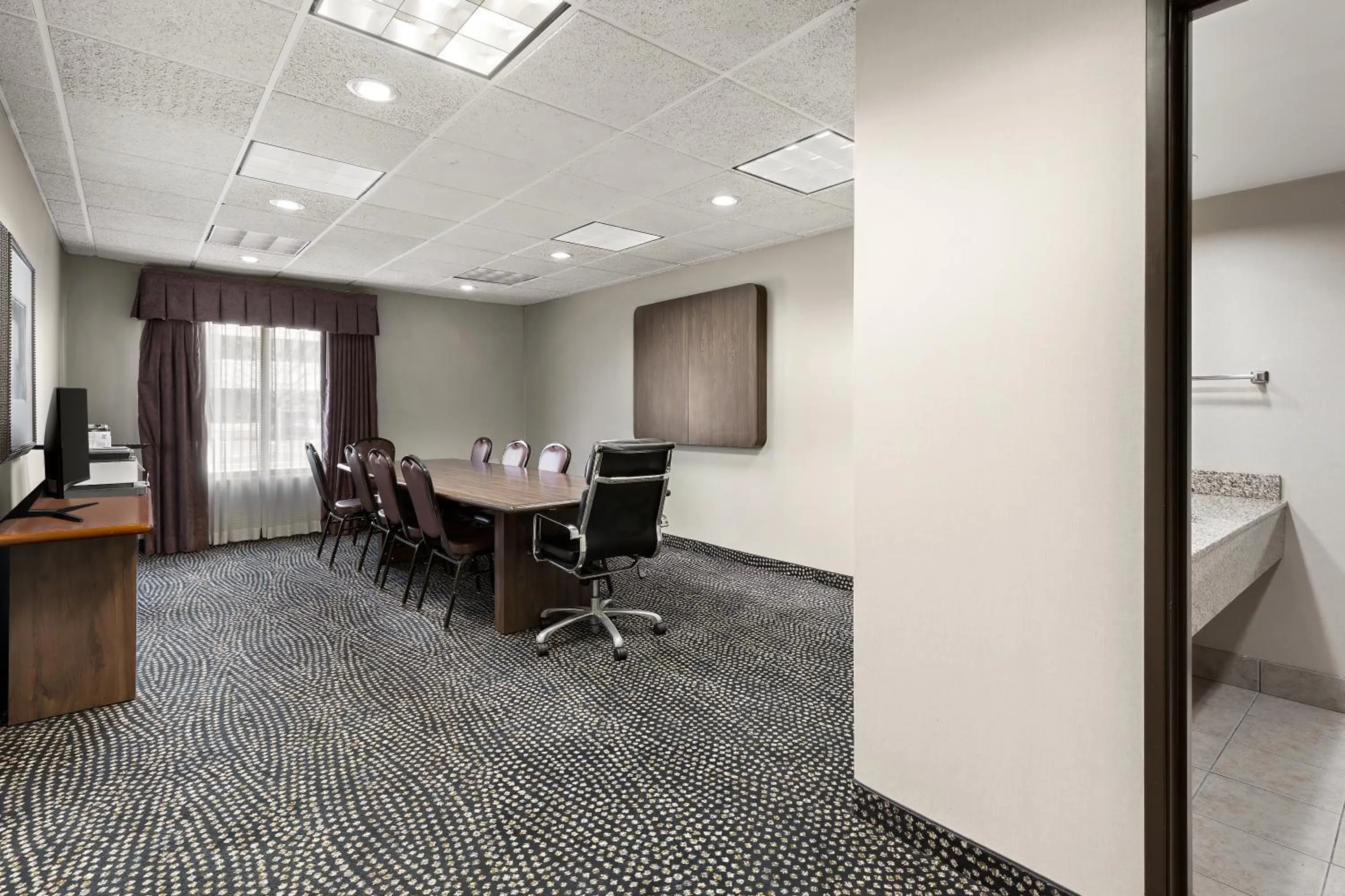 Meeting/conference room in Hotel RL Cleveland Airport West