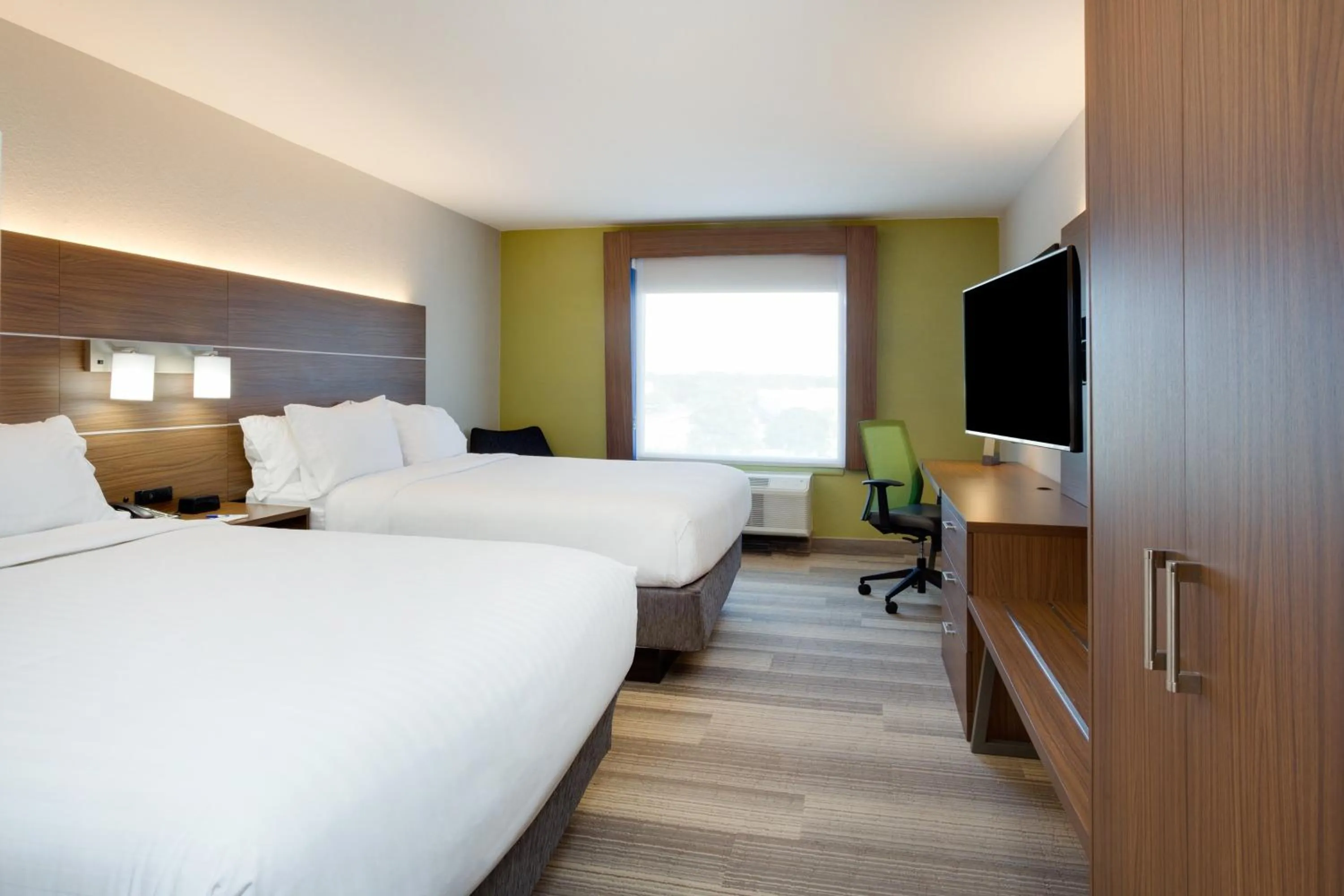 Photo of the whole room, Bed in Holiday Inn Express Hotel & Suites Tampa-Fairgrounds-Casino by IHG