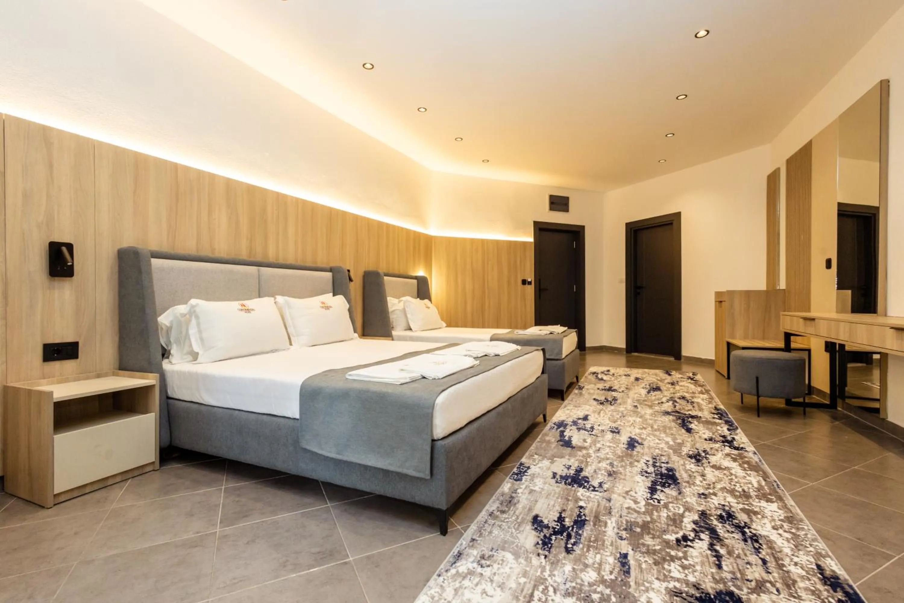 Photo of the whole room, Bed in Continental Hotel