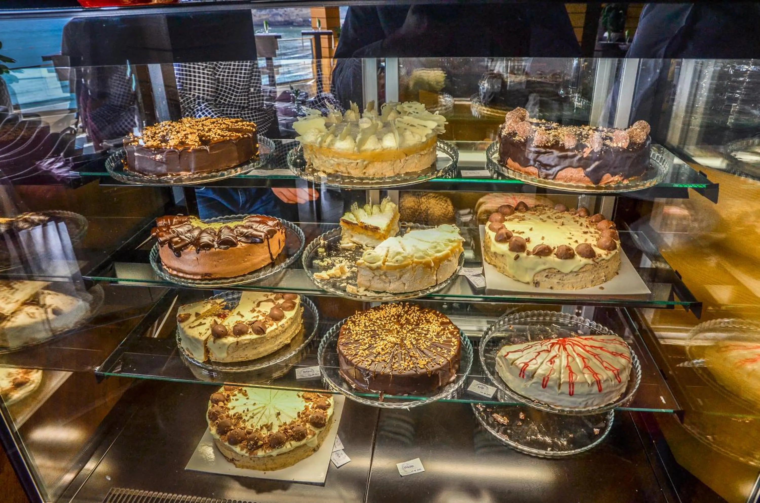 Restaurant/places to eat in Continental Hotel