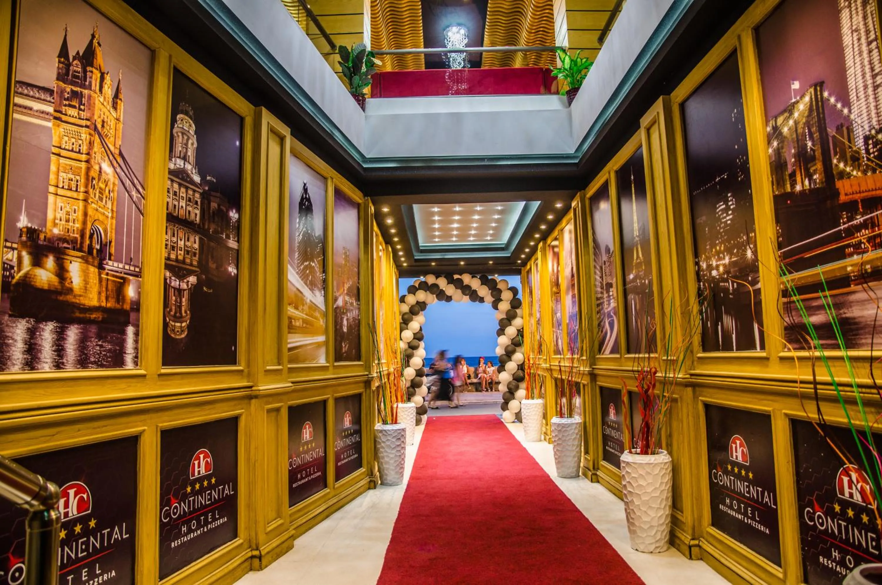 Restaurant/places to eat in Continental Hotel