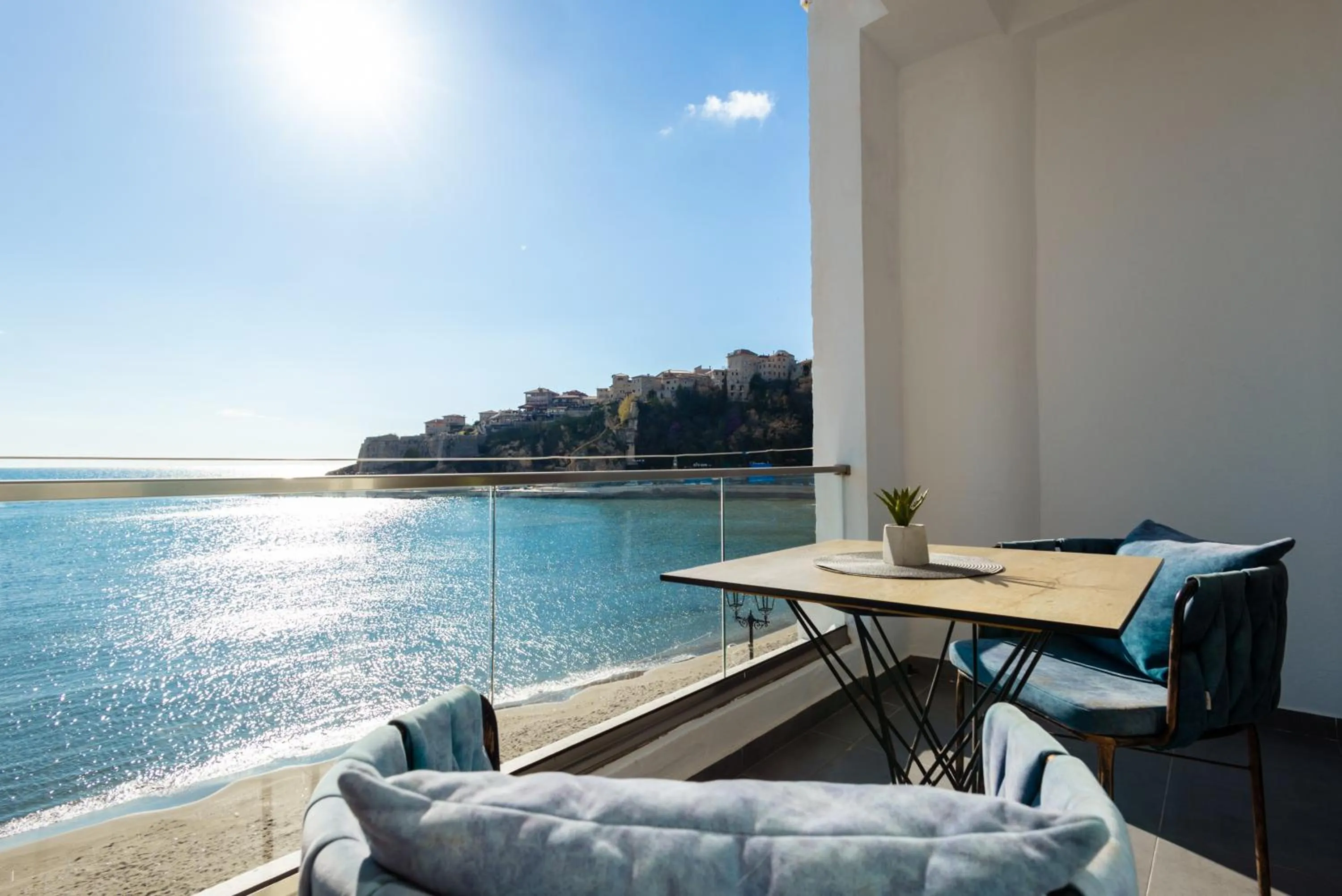 Balcony/Terrace in Continental Hotel