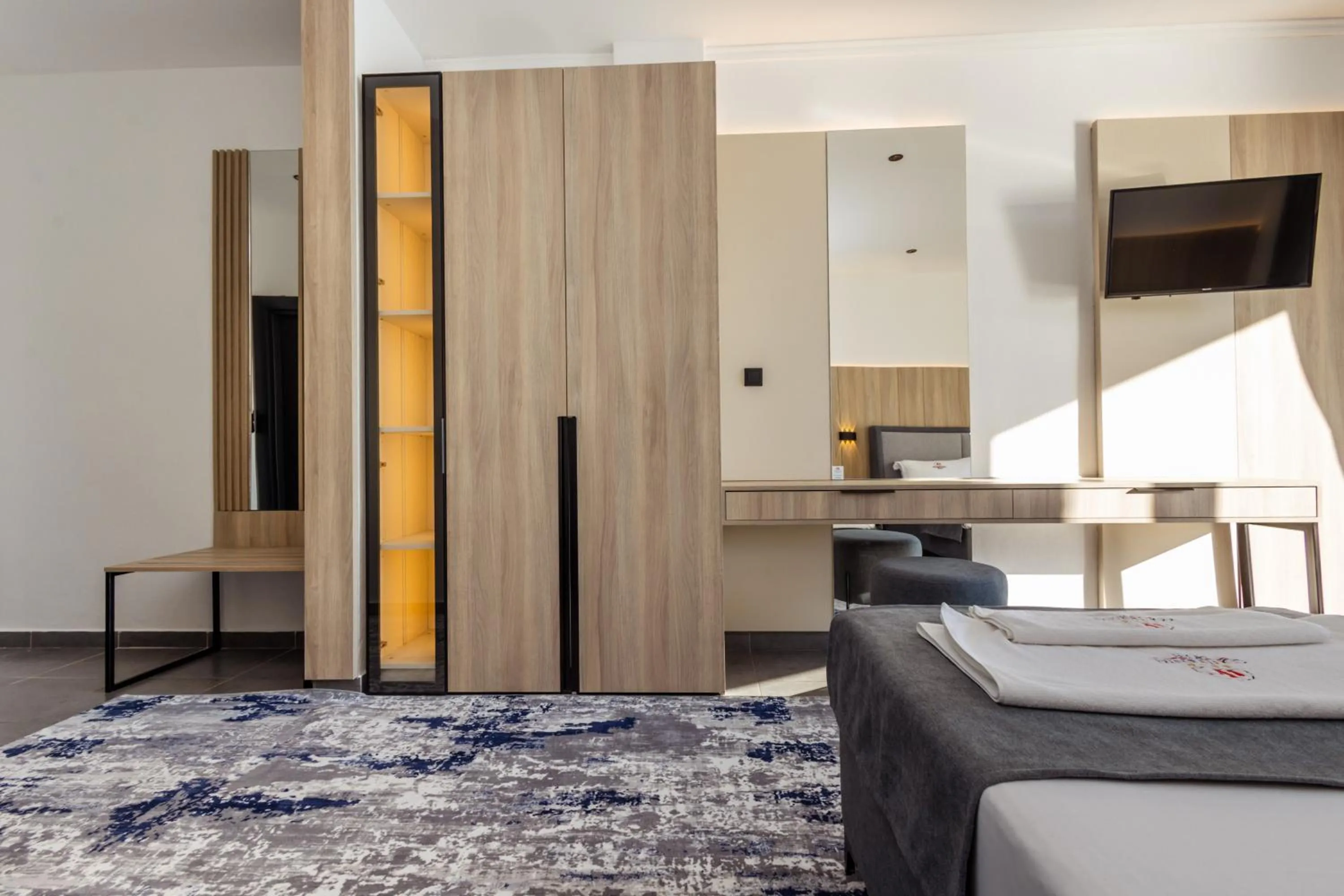 TV and multimedia, Bed in Continental Hotel