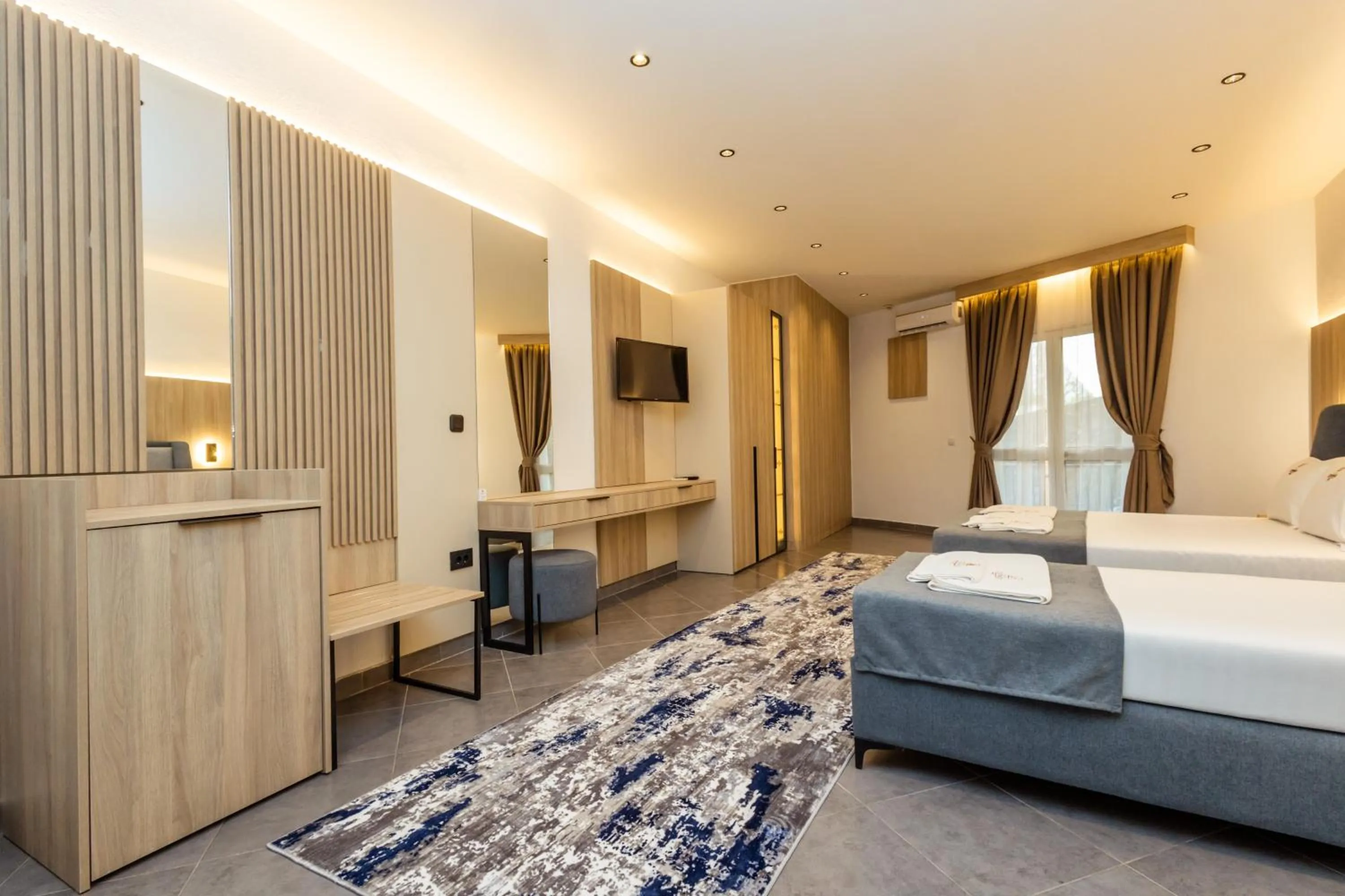 TV and multimedia, Bed in Continental Hotel