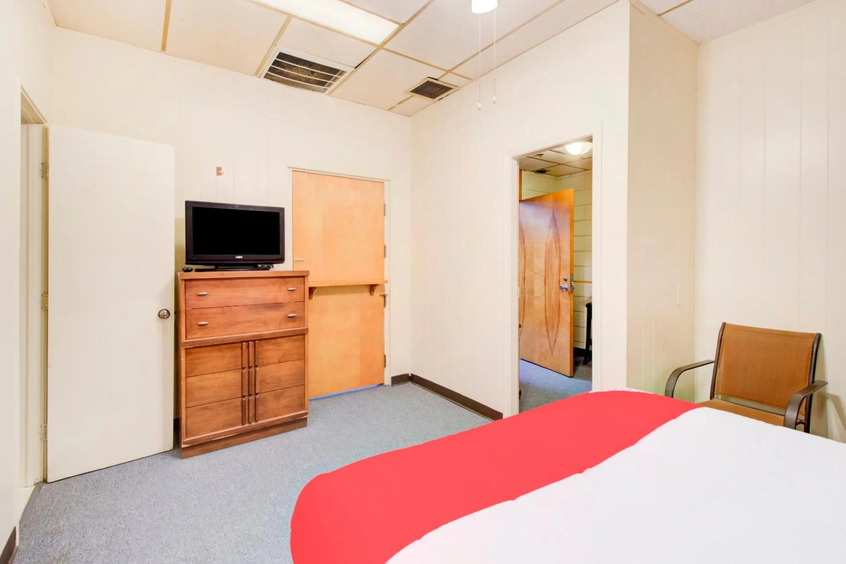 Bedroom in OYO Hotel Drumright I-44 OK