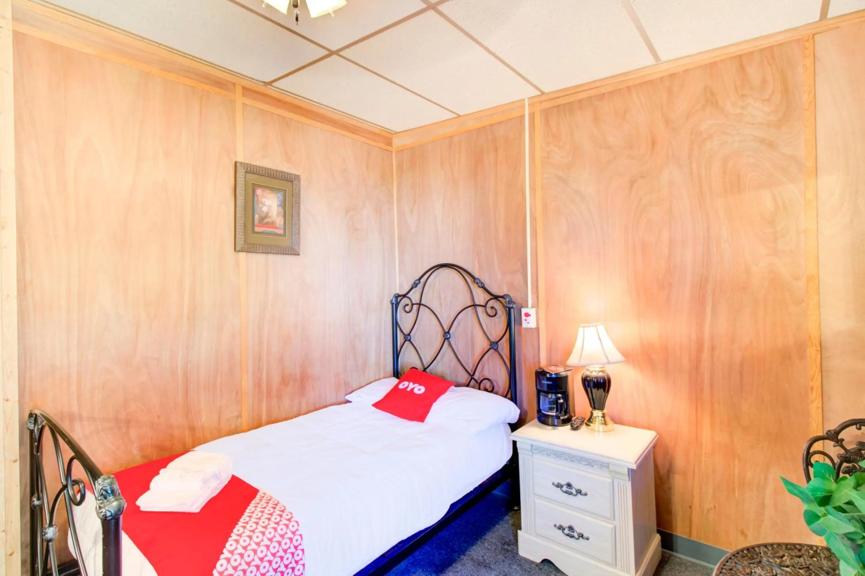 Bedroom in OYO Hotel Drumright I-44 OK