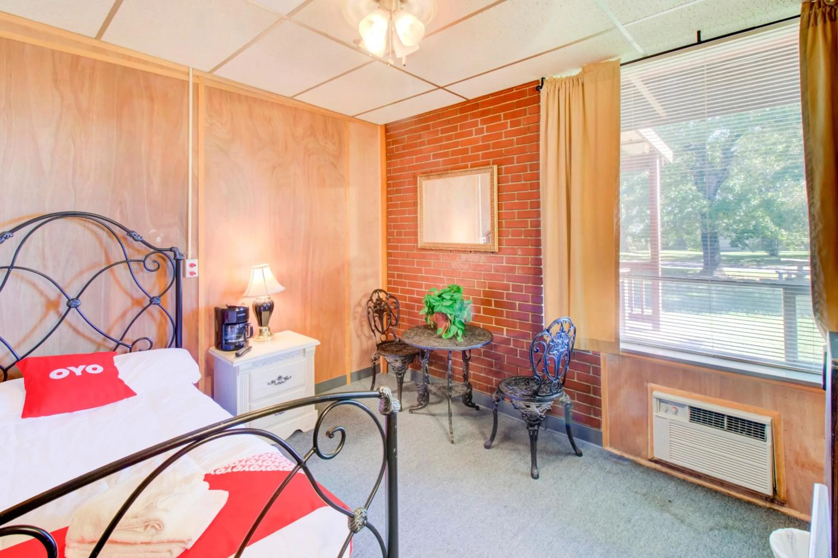 Bedroom in OYO Hotel Drumright I-44 OK