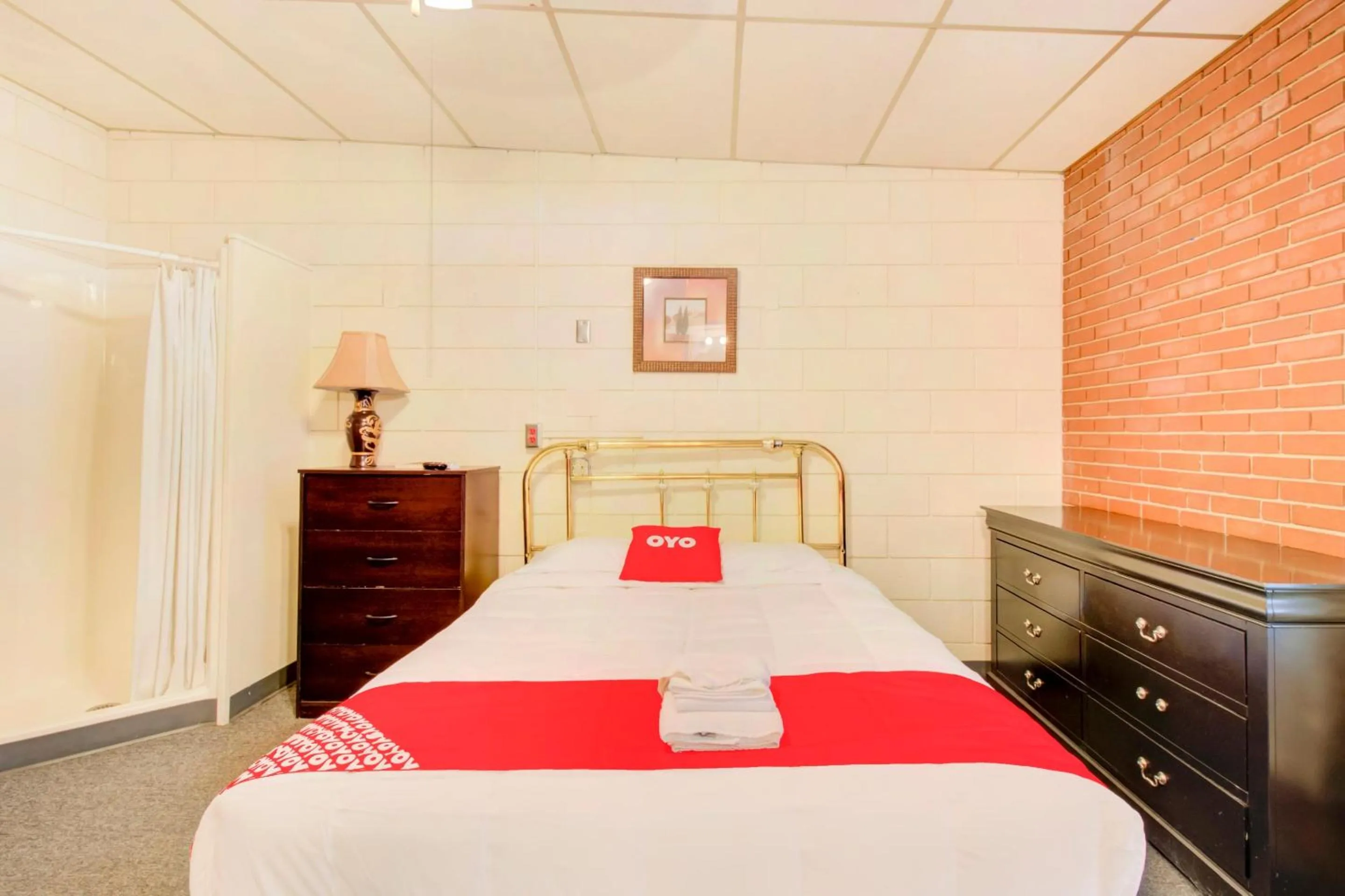 Bedroom in OYO Hotel Drumright I-44 OK