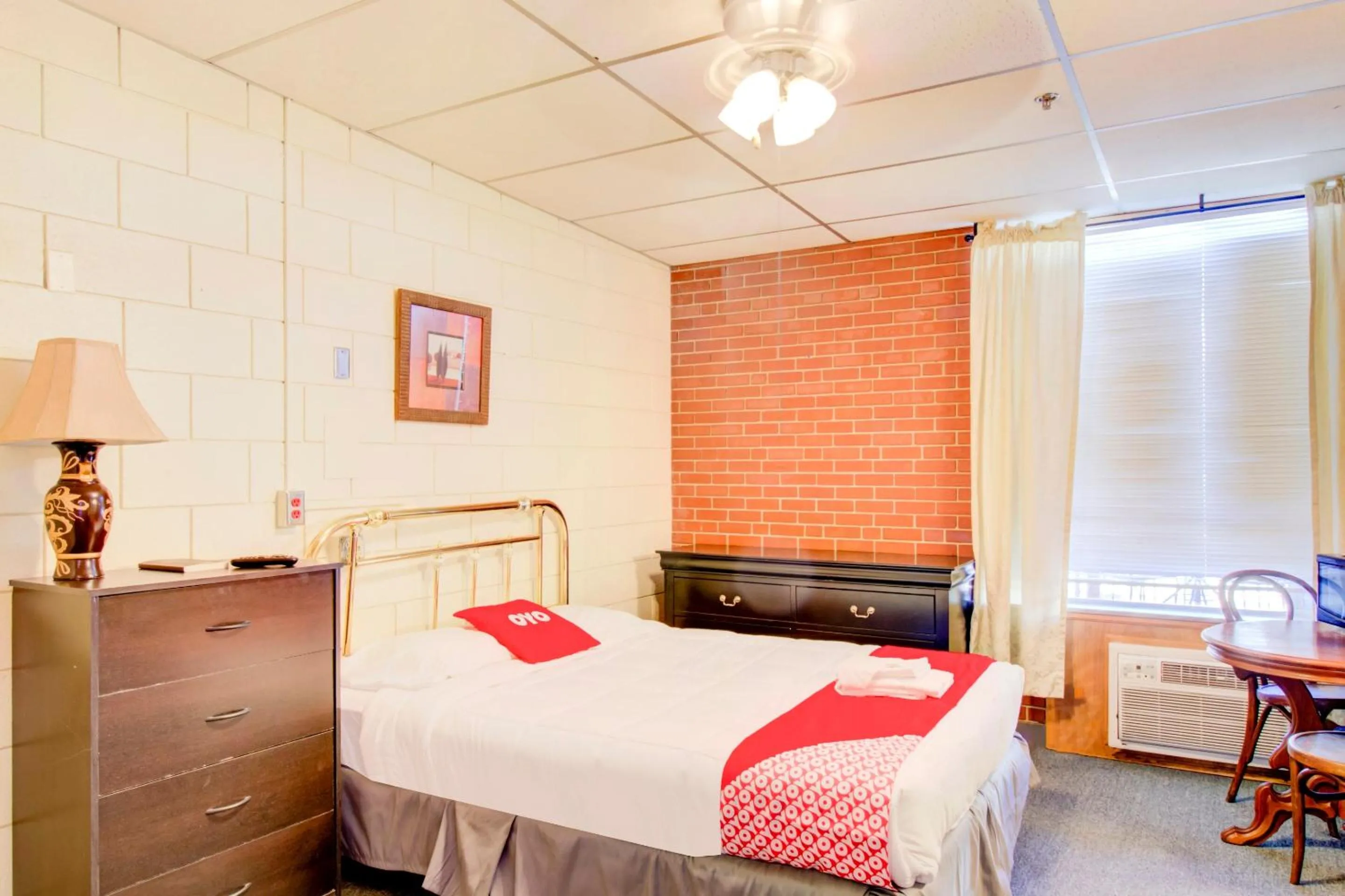 Bedroom in OYO Hotel Drumright I-44 OK