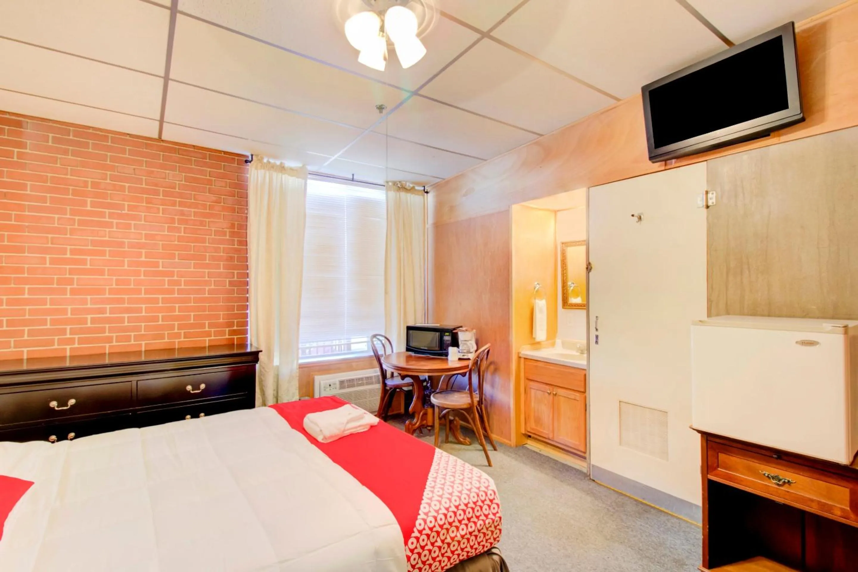 Bedroom in OYO Hotel Drumright I-44 OK