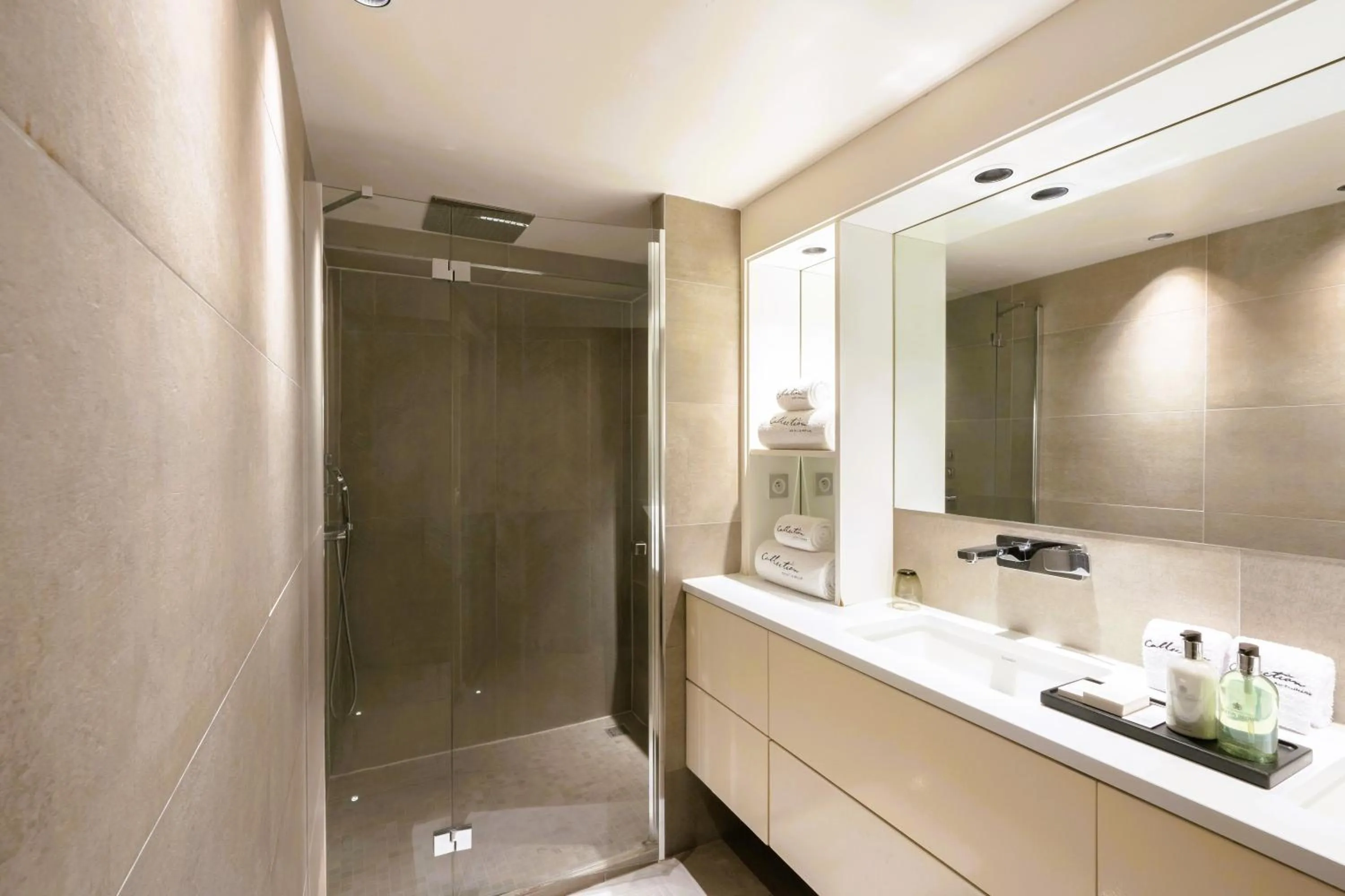 Bathroom in La Ferme Saint Simeon Hotel & Spa - Relais & Chateaux