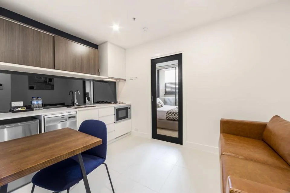 Kitchen or kitchenette in Whitehorse Apartments Hotel
